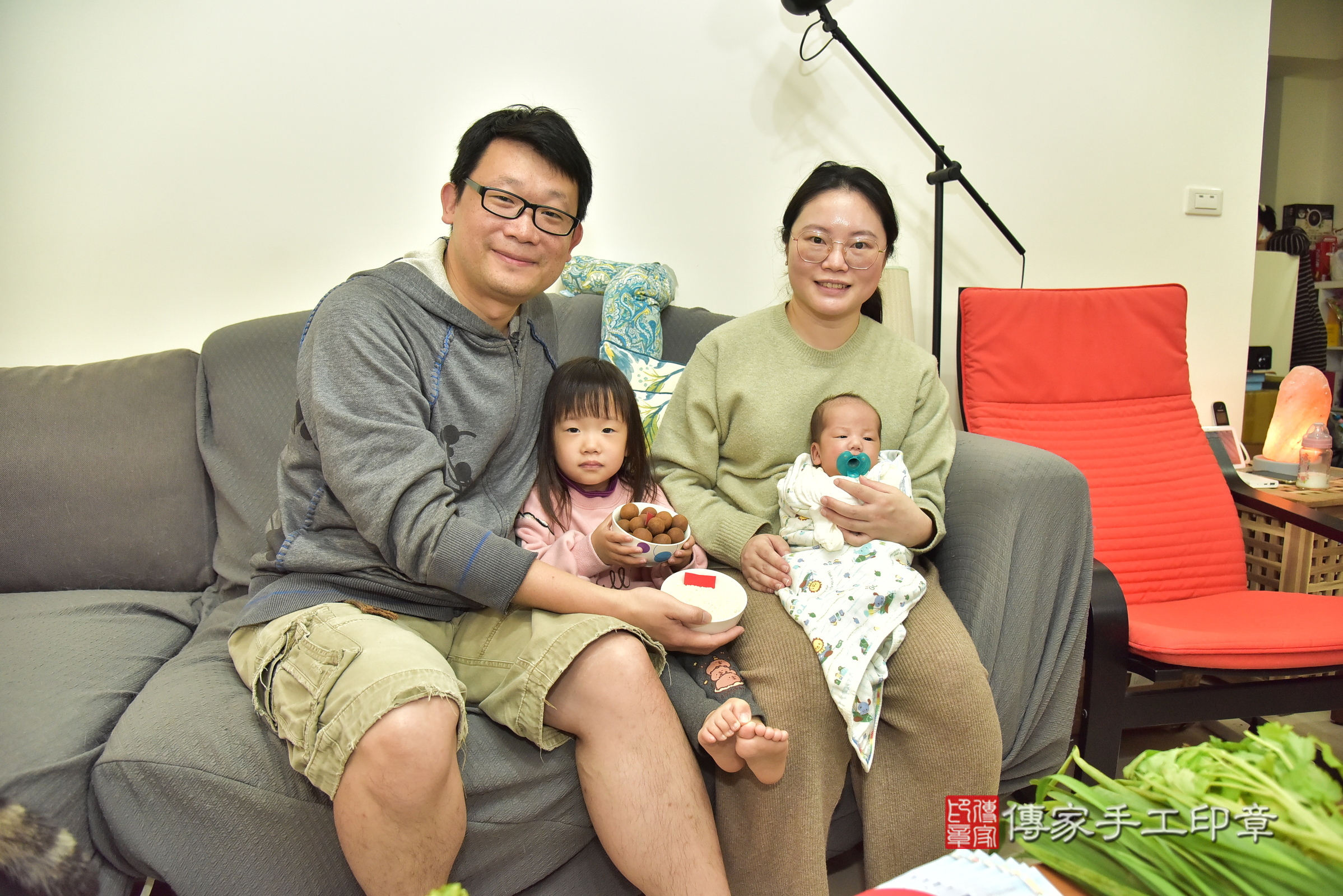 融融寶寶(新北市樹林區到府嬰兒融融寶寶滿月剃頭理髮、到府嬰兒剃胎毛儀式吉祥話)。到府剃頭剃胎毛主持、專業拍照、證書。★購買「臍帶章、肚臍章、胎毛筆刷印章」贈送：剃頭、收涎、抓周，三選一。2025.3.16，照片7
