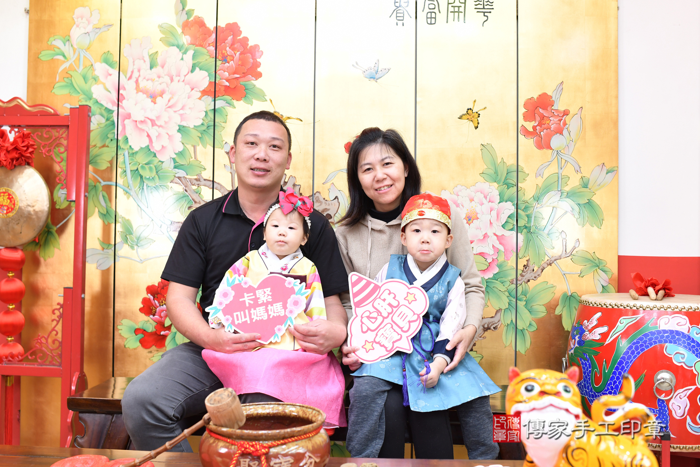 台北市大同區悅悅寶寶抓周推薦：傳家台北店抓周度脺中國風會場，嬰兒古禮抓周流程儀式吉祥話、抓周道具物品24種、拍照。抓周證書。2025.3.15，照片1