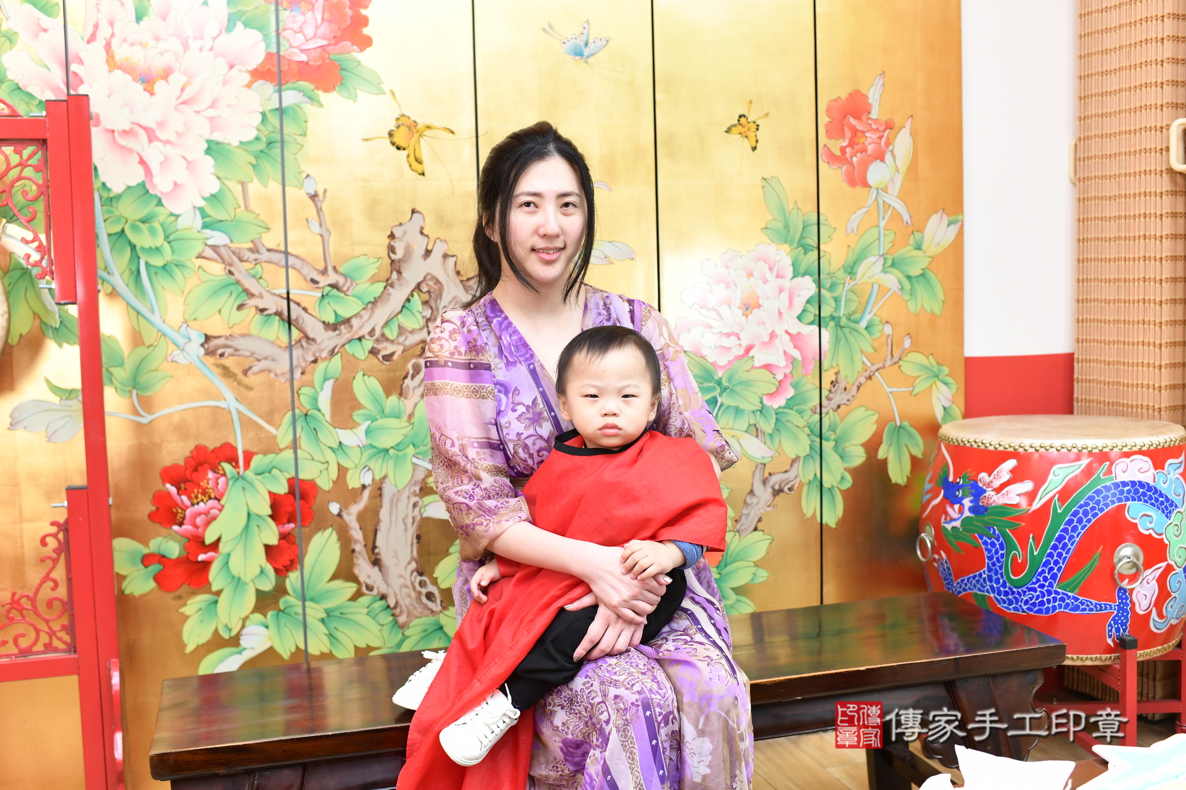 小汯寶寶(台北市大同區嬰兒寶寶滿月剃頭理髮、嬰兒剃胎毛儀式吉祥話)。中國風會場，爸媽寶貝穿「日中韓」古裝禮服。專業拍照、證書。★購買「臍帶章、肚臍章、胎毛筆刷印章」贈送：剃頭、收涎、抓周，三選一。2025.3.20，照片13