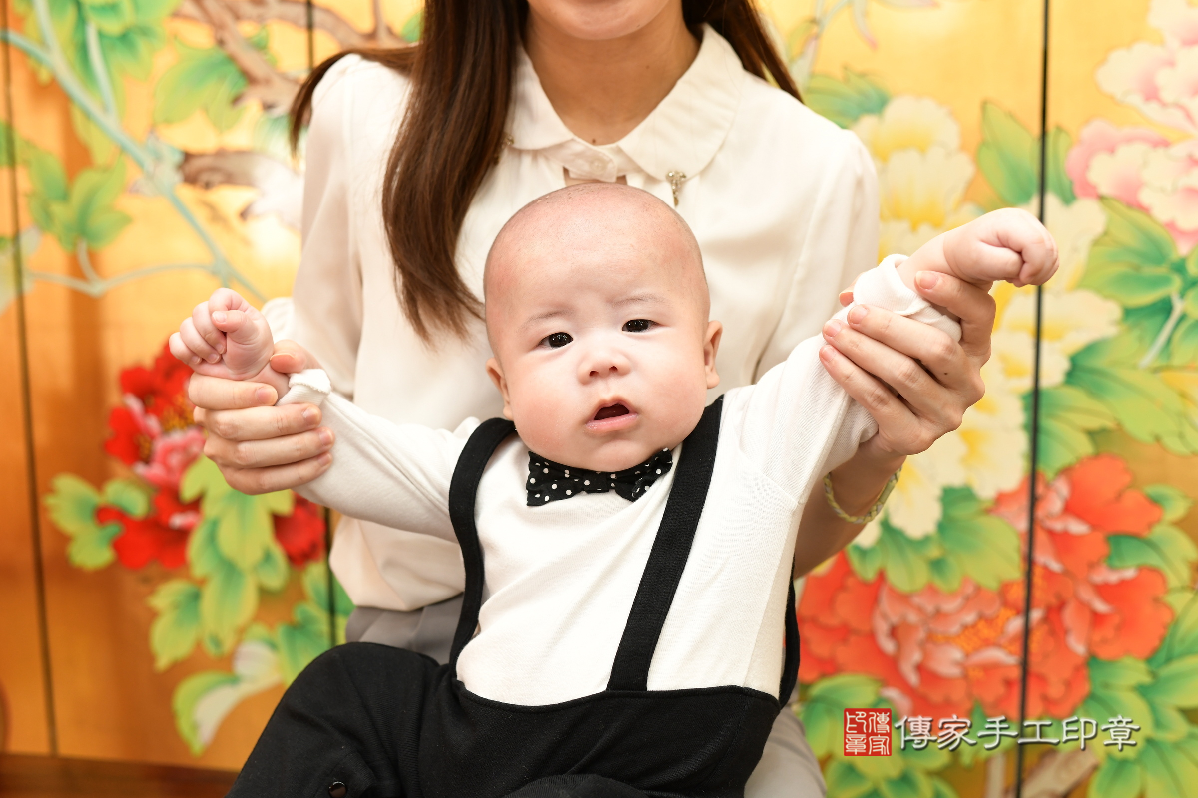 珵珵寶寶(台北市大同區嬰兒寶寶滿月剃頭理髮、嬰兒剃胎毛儀式吉祥話)。中國風會場，爸媽寶貝穿「日中韓」古裝禮服。專業拍照、證書。★購買「臍帶章、肚臍章、胎毛筆刷印章」贈送：剃頭、收涎、抓周，三選一。2025.3.23，照片12