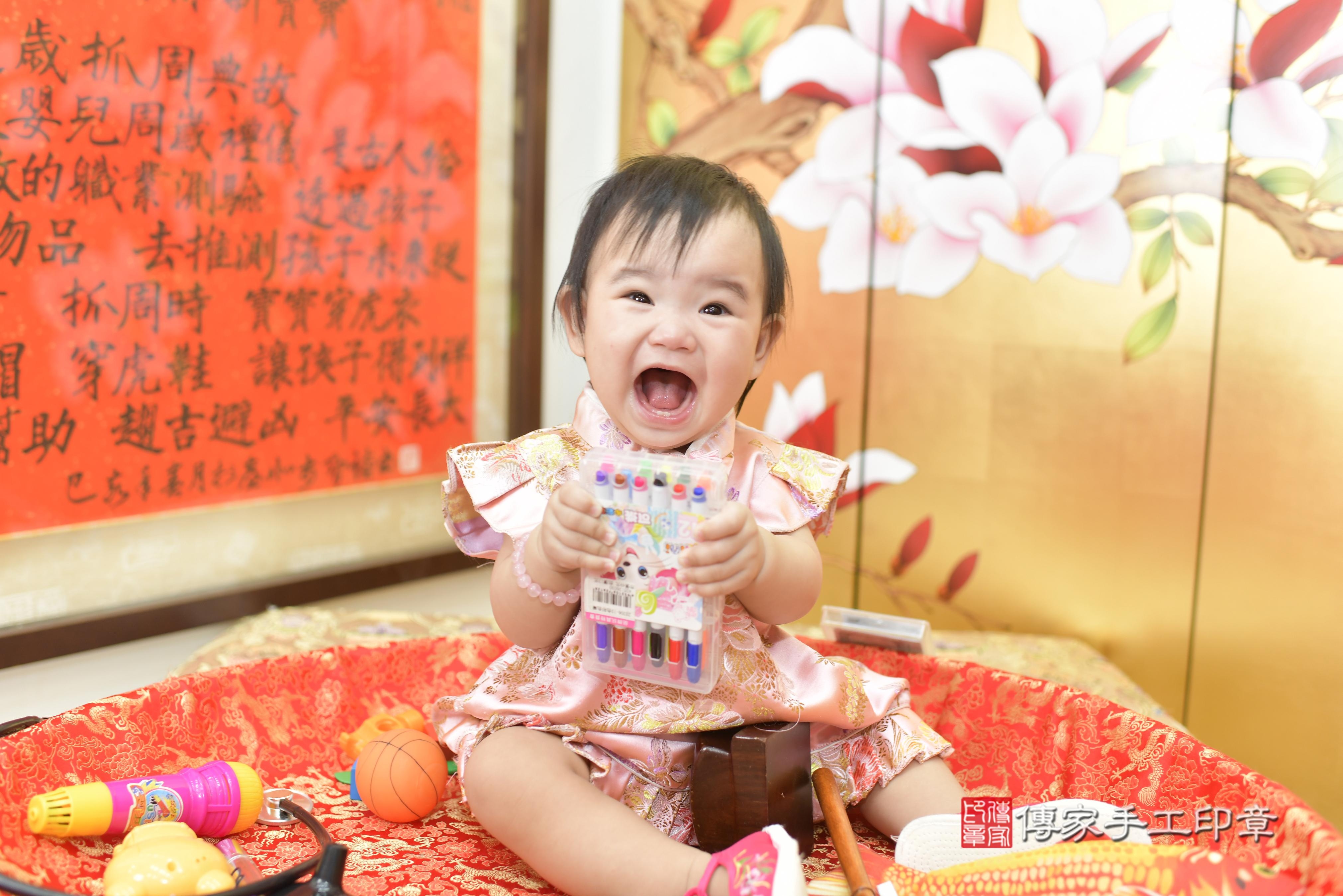 傳家手工印章新竹店、抓周、度脺、中國風會場、傳家嬰兒古禮、吉祥話、抓周道具物品24種、拍照。抓周證書。寶寶抓周、滿周歲、生日快樂、祝福