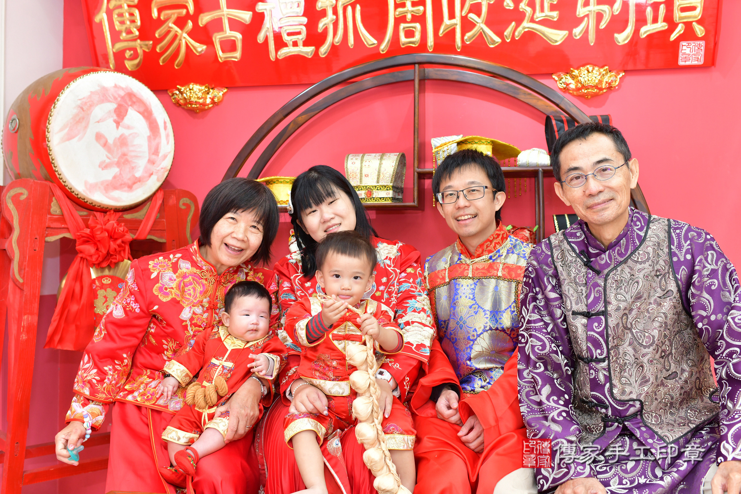 台中市北區樂樂寶寶收涎推薦：傳家台中店收涎中國風會場，嬰兒古禮收涎收口水流程儀式、收涎吉祥話、收涎餅乾、收涎拍照。收涎證書。2024.12.9，照片12