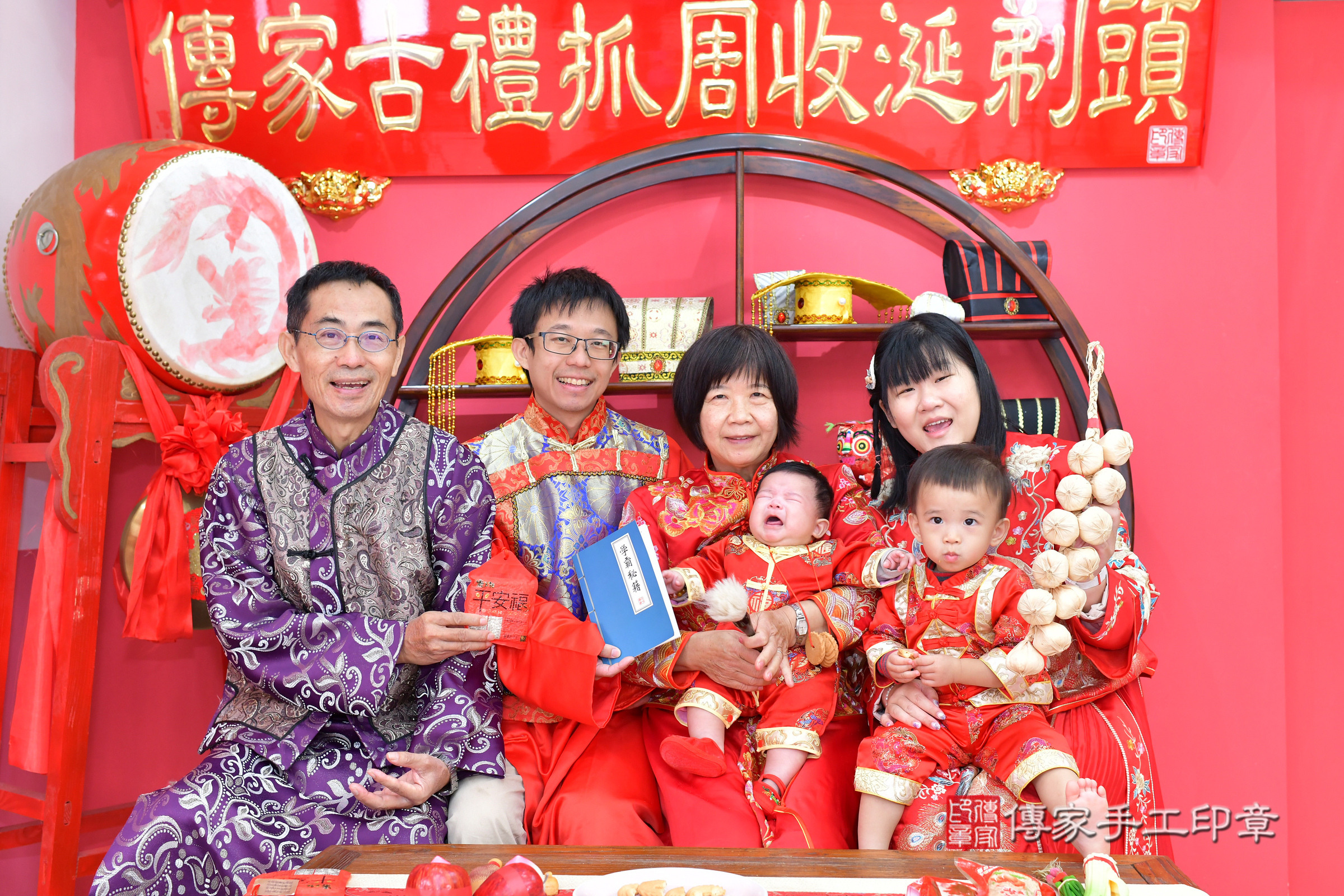 台中市北區樂樂寶寶收涎推薦：傳家台中店收涎中國風會場，嬰兒古禮收涎收口水流程儀式、收涎吉祥話、收涎餅乾、收涎拍照。收涎證書。2024.12.9，照片13