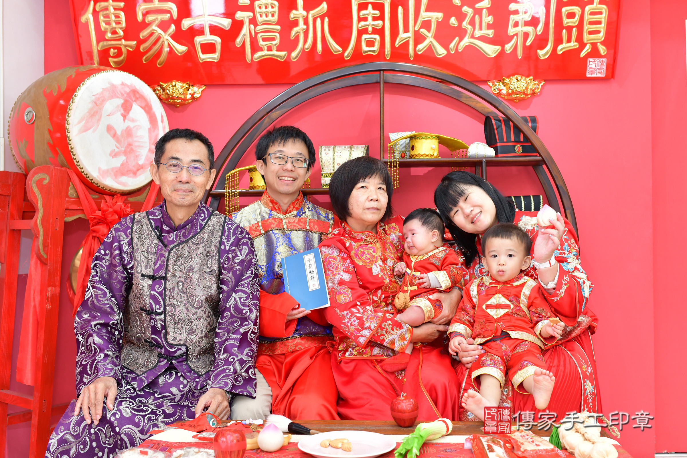 台中市北區樂樂寶寶收涎推薦：傳家台中店收涎中國風會場，嬰兒古禮收涎收口水流程儀式、收涎吉祥話、收涎餅乾、收涎拍照。收涎證書。2024.12.9，照片14