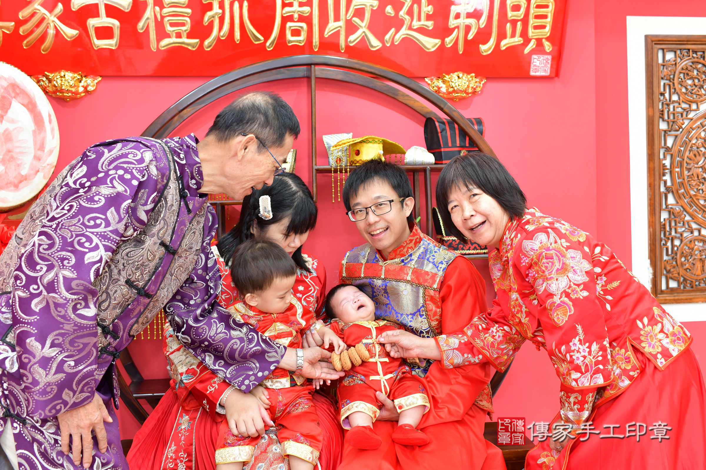 台中市北區樂樂寶寶收涎推薦：傳家台中店收涎中國風會場，嬰兒古禮收涎收口水流程儀式、收涎吉祥話、收涎餅乾、收涎拍照。收涎證書。2024.12.9，照片17