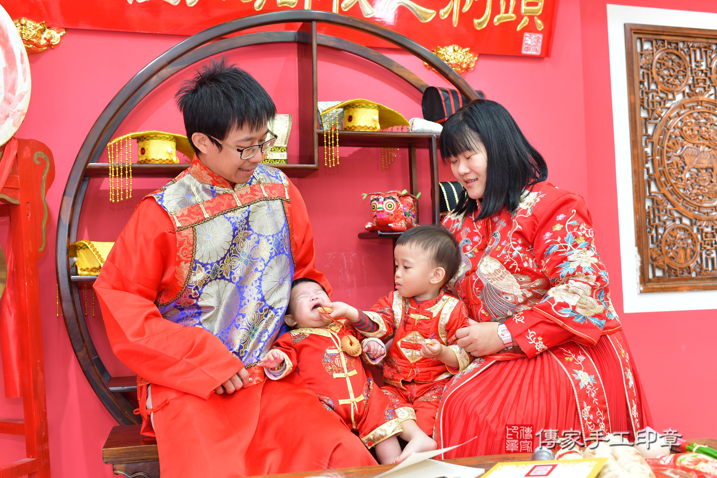 台中市北區樂樂寶寶收涎推薦：傳家台中店收涎中國風會場，嬰兒古禮收涎收口水流程儀式、收涎吉祥話、收涎餅乾、收涎拍照。收涎證書。2024.12.9，照片19