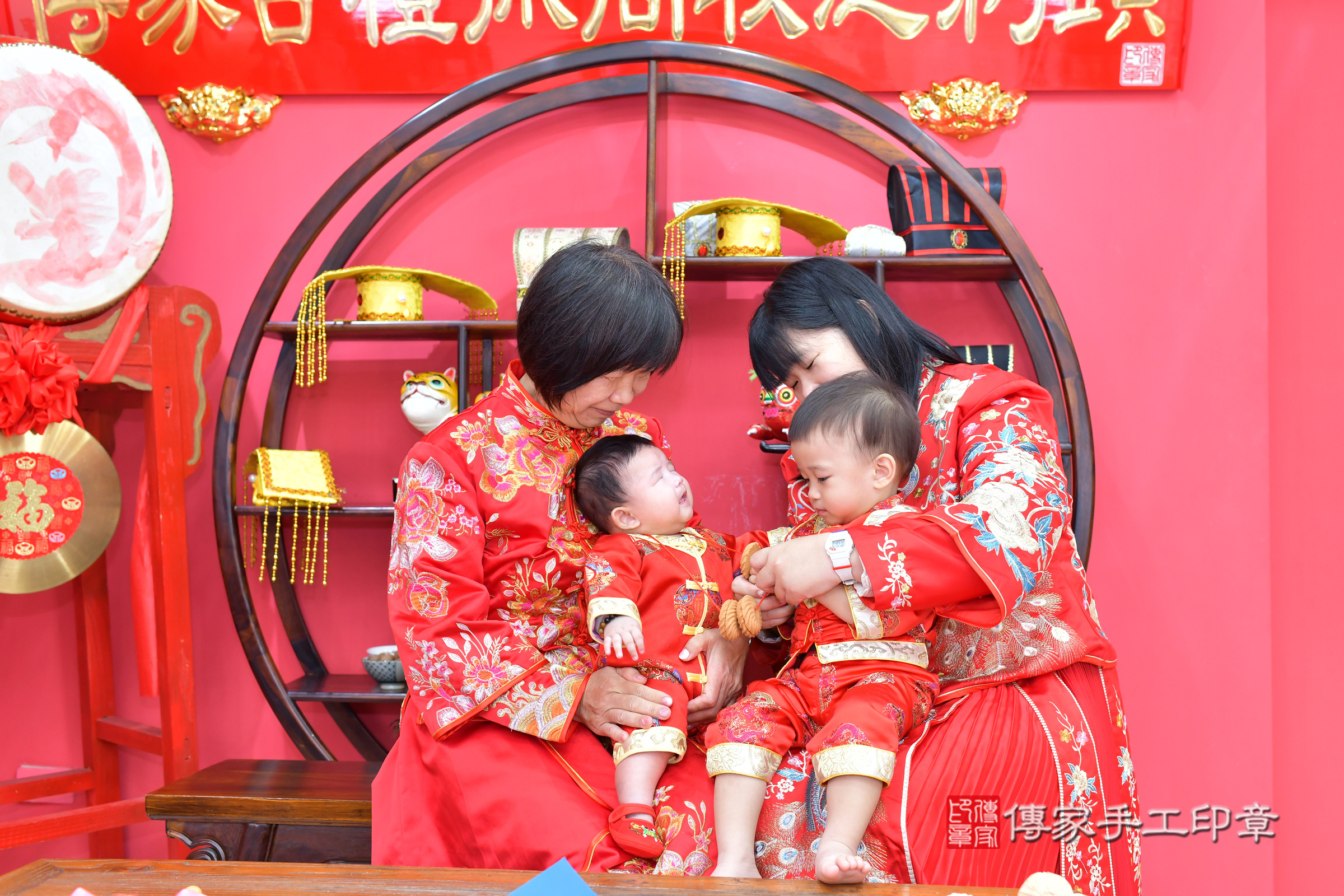 台中市北區樂樂寶寶收涎推薦：傳家台中店收涎中國風會場，嬰兒古禮收涎收口水流程儀式、收涎吉祥話、收涎餅乾、收涎拍照。收涎證書。2024.12.9，照片18