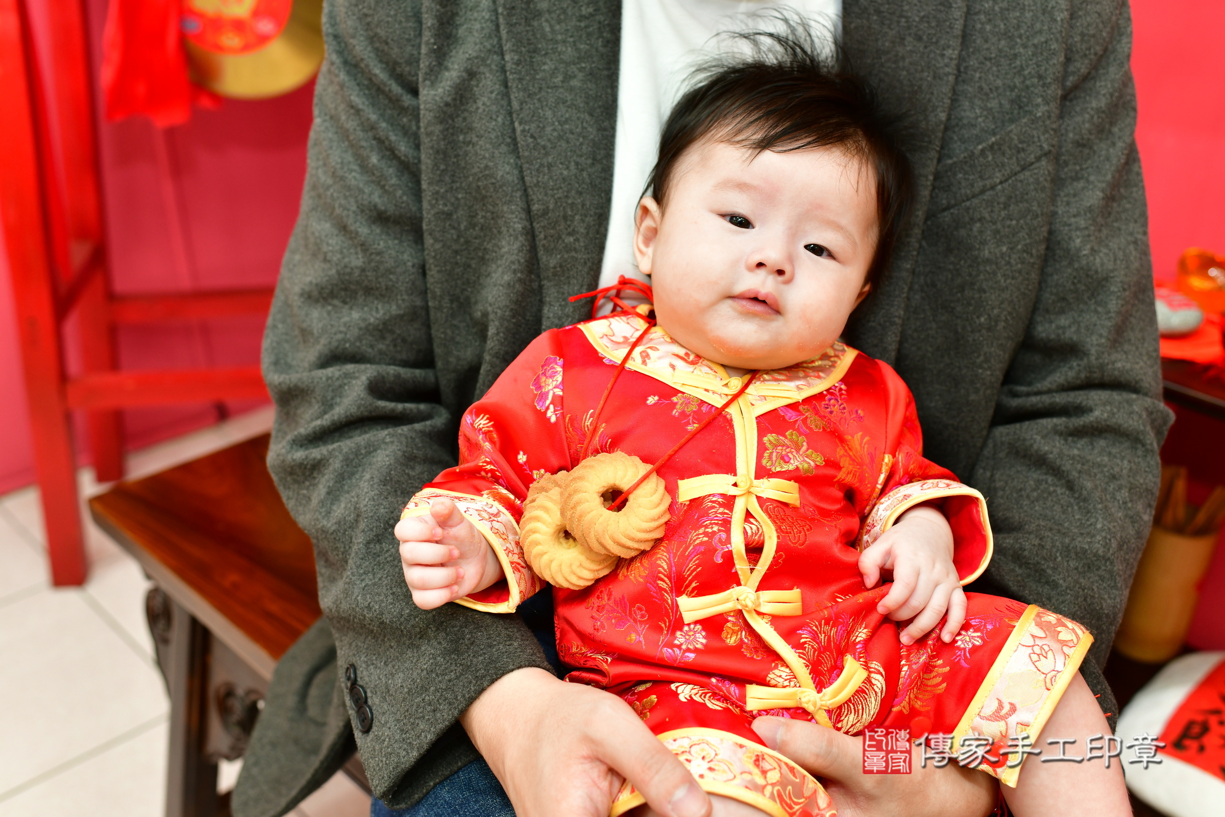 台中市北區珽珽寶寶收涎推薦：傳家台中店收涎中國風會場，嬰兒古禮收涎收口水流程儀式、收涎吉祥話、收涎餅乾、收涎拍照。收涎證書。2024.12.18，照片9