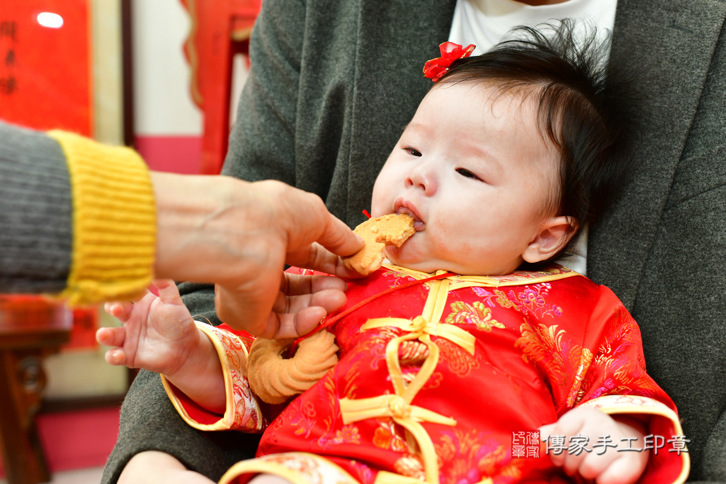 台中市北區珽珽寶寶收涎推薦：傳家台中店收涎中國風會場，嬰兒古禮收涎收口水流程儀式、收涎吉祥話、收涎餅乾、收涎拍照。收涎證書。2024.12.18，照片12
