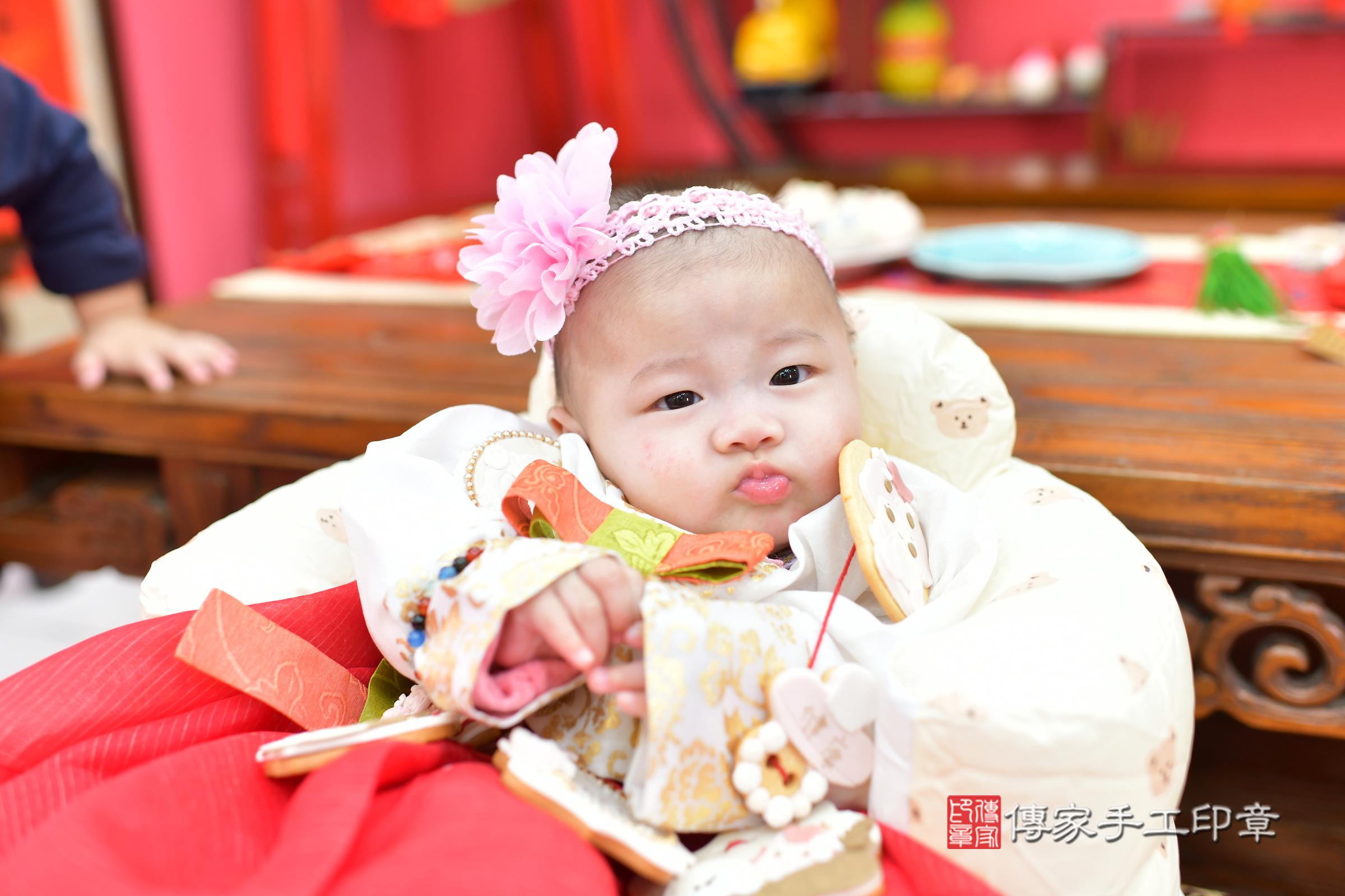 台中市北區瑜瑜寶寶收涎推薦：傳家台中店收涎中國風會場，嬰兒古禮收涎收口水流程儀式、收涎吉祥話、收涎餅乾、收涎拍照。收涎證書。2024.12.20，照片16