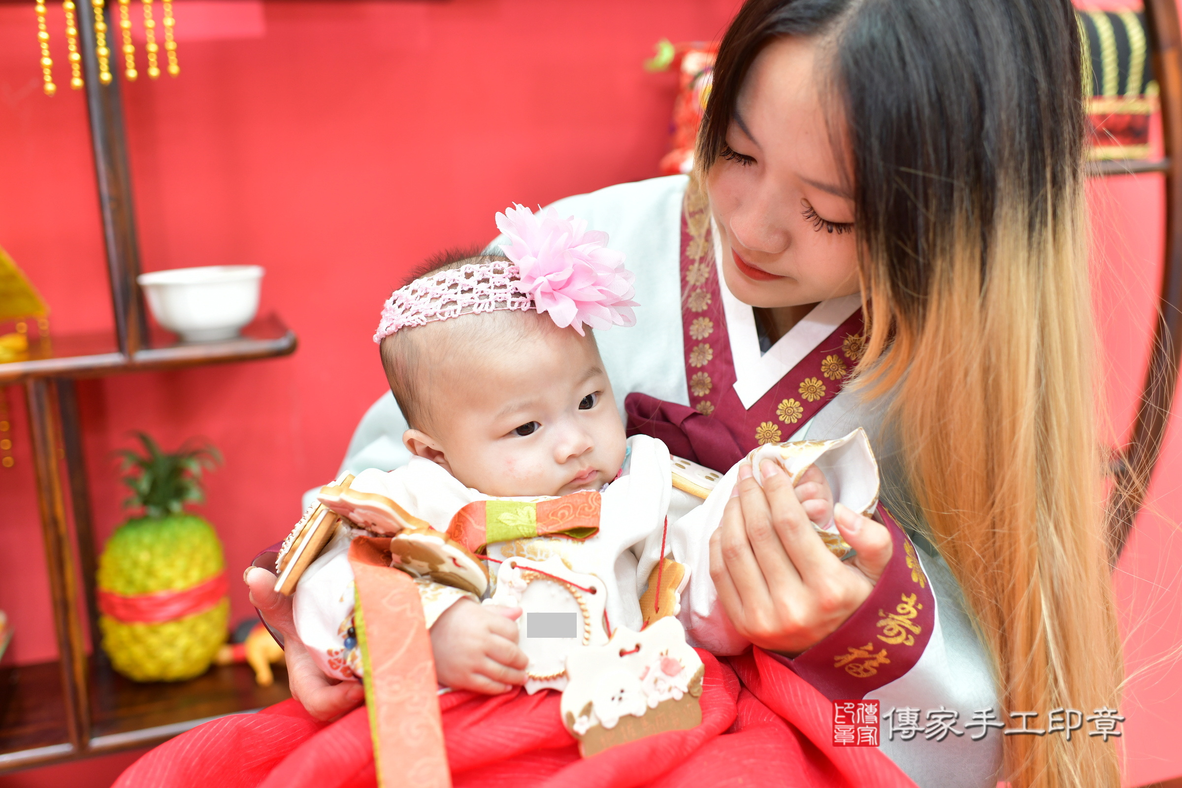 台中市北區瑜瑜寶寶收涎推薦：傳家台中店收涎中國風會場，嬰兒古禮收涎收口水流程儀式、收涎吉祥話、收涎餅乾、收涎拍照。收涎證書。2024.12.20，照片12