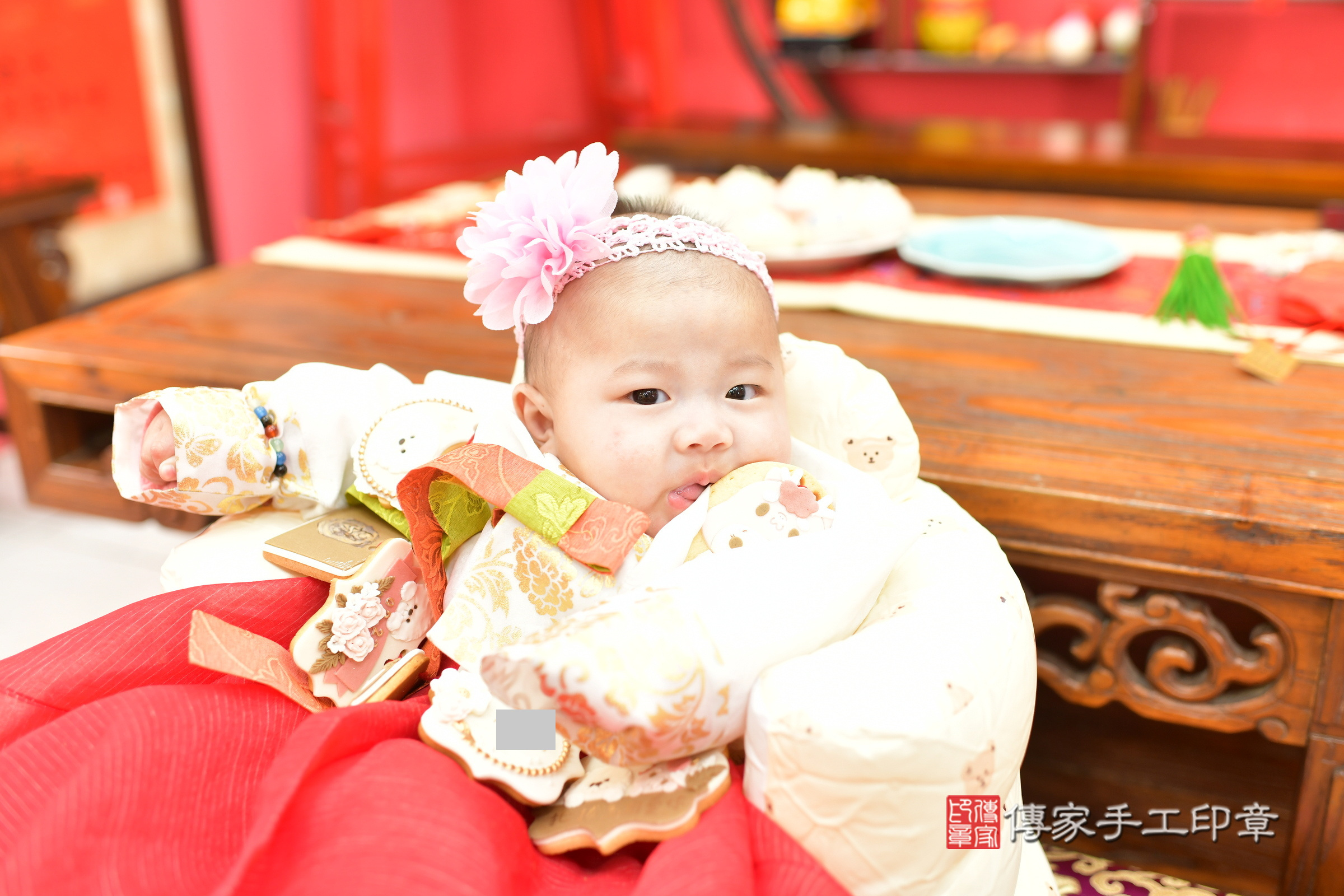 台中市北區瑜瑜寶寶收涎推薦：傳家台中店收涎中國風會場，嬰兒古禮收涎收口水流程儀式、收涎吉祥話、收涎餅乾、收涎拍照。收涎證書。2024.12.20，照片13