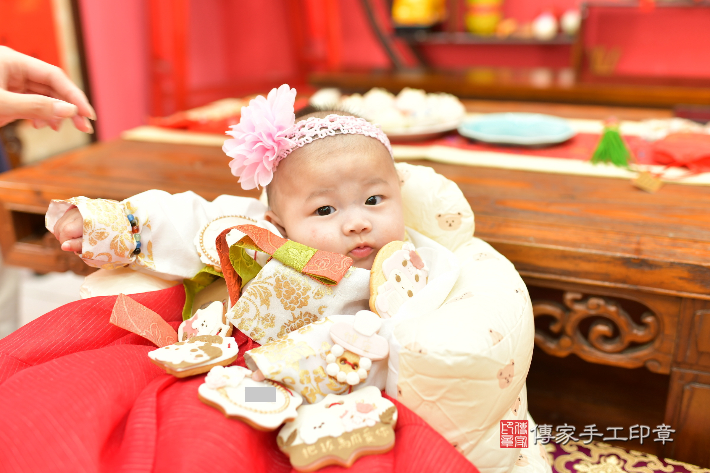 台中市北區瑜瑜寶寶收涎推薦：傳家台中店收涎中國風會場，嬰兒古禮收涎收口水流程儀式、收涎吉祥話、收涎餅乾、收涎拍照。收涎證書。2024.12.20，照片14