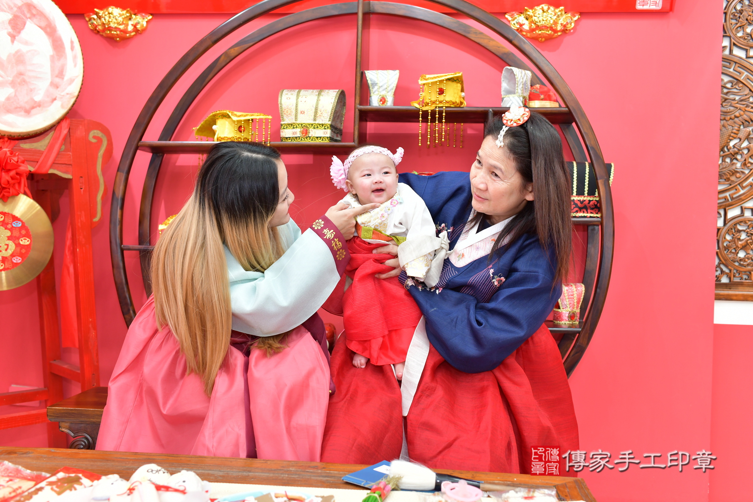 台中市北區瑜瑜寶寶收涎推薦：傳家台中店收涎中國風會場，嬰兒古禮收涎收口水流程儀式、收涎吉祥話、收涎餅乾、收涎拍照。收涎證書。2024.12.20，照片22