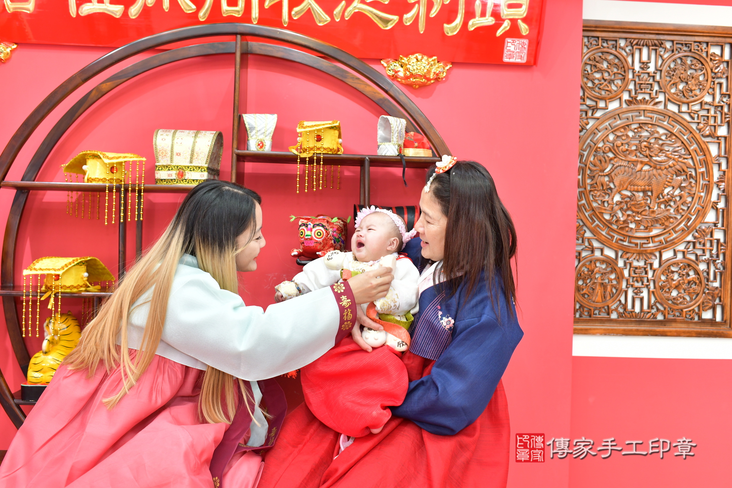 台中市北區瑜瑜寶寶收涎推薦：傳家台中店收涎中國風會場，嬰兒古禮收涎收口水流程儀式、收涎吉祥話、收涎餅乾、收涎拍照。收涎證書。2024.12.20，照片19