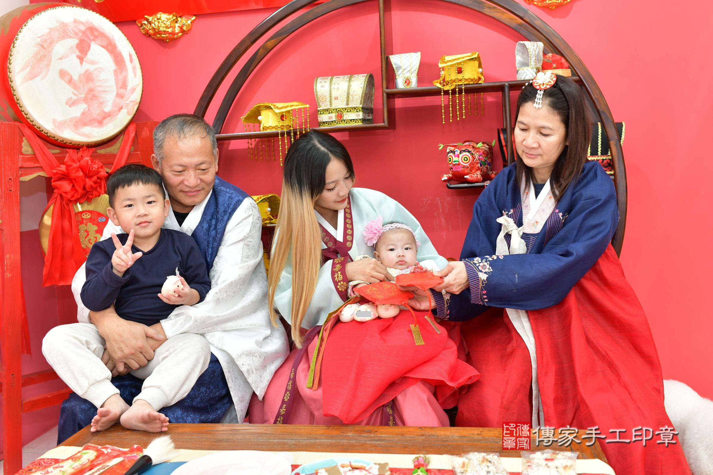 台中市北區瑜瑜寶寶收涎推薦：傳家台中店收涎中國風會場，嬰兒古禮收涎收口水流程儀式、收涎吉祥話、收涎餅乾、收涎拍照。收涎證書。2024.12.20，照片9