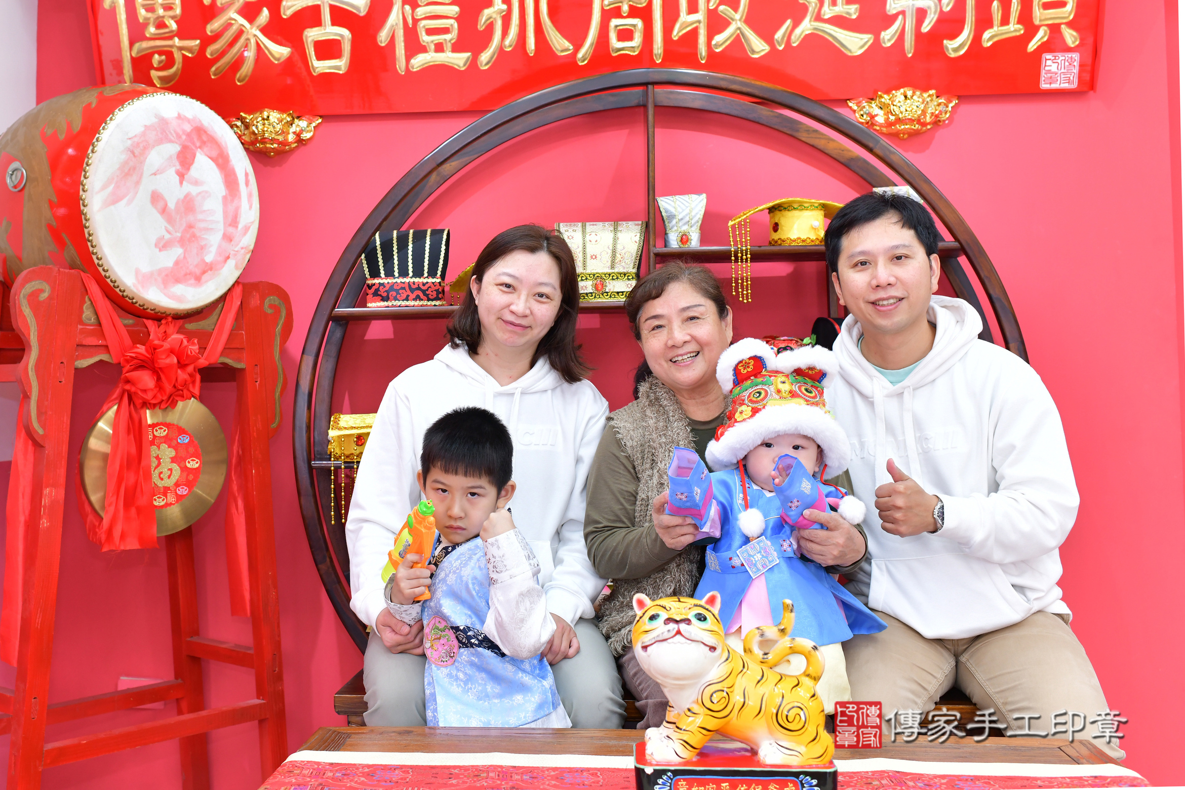 台中市北區樂樂寶寶抓周推薦：傳家台中店抓周度脺中國風會場，嬰兒古禮抓周流程儀式吉祥話、抓周道具物品24種、拍照。抓周證書。2024.12.27，照片1