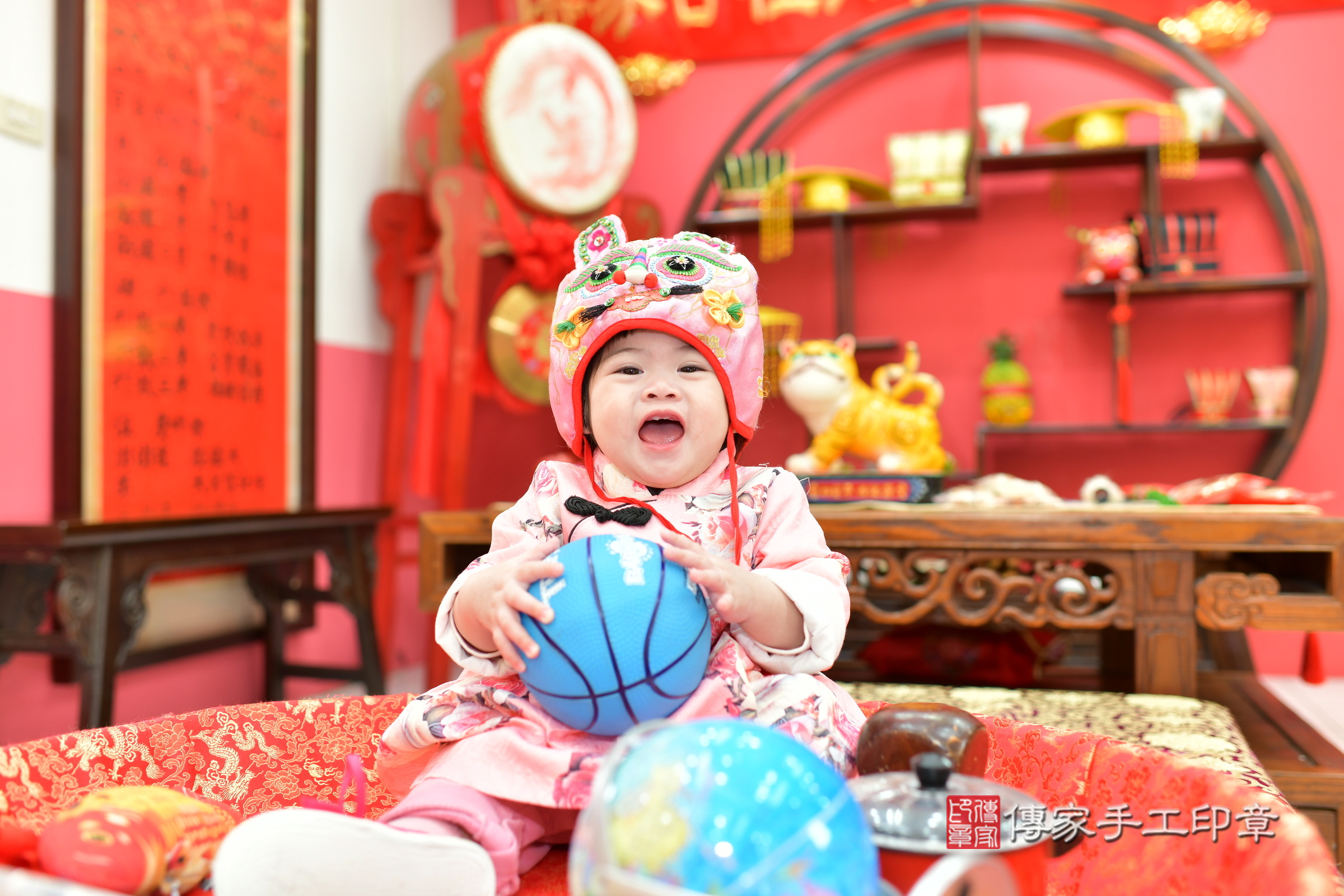 台中市北區小婕寶寶抓周推薦:傳家台中店抓周度脺中國風會場,嬰兒古禮抓周流程儀式吉祥話、抓周道具物品24種、拍照。抓周證書。2024.12.29,照片7 台中市北區小婕寶寶抓周推薦:傳家台中店抓周度脺中國風會場,嬰兒古禮抓周流程儀式吉祥話、抓周道具物品24種、拍照。抓周證書。2024.12.29,照片7