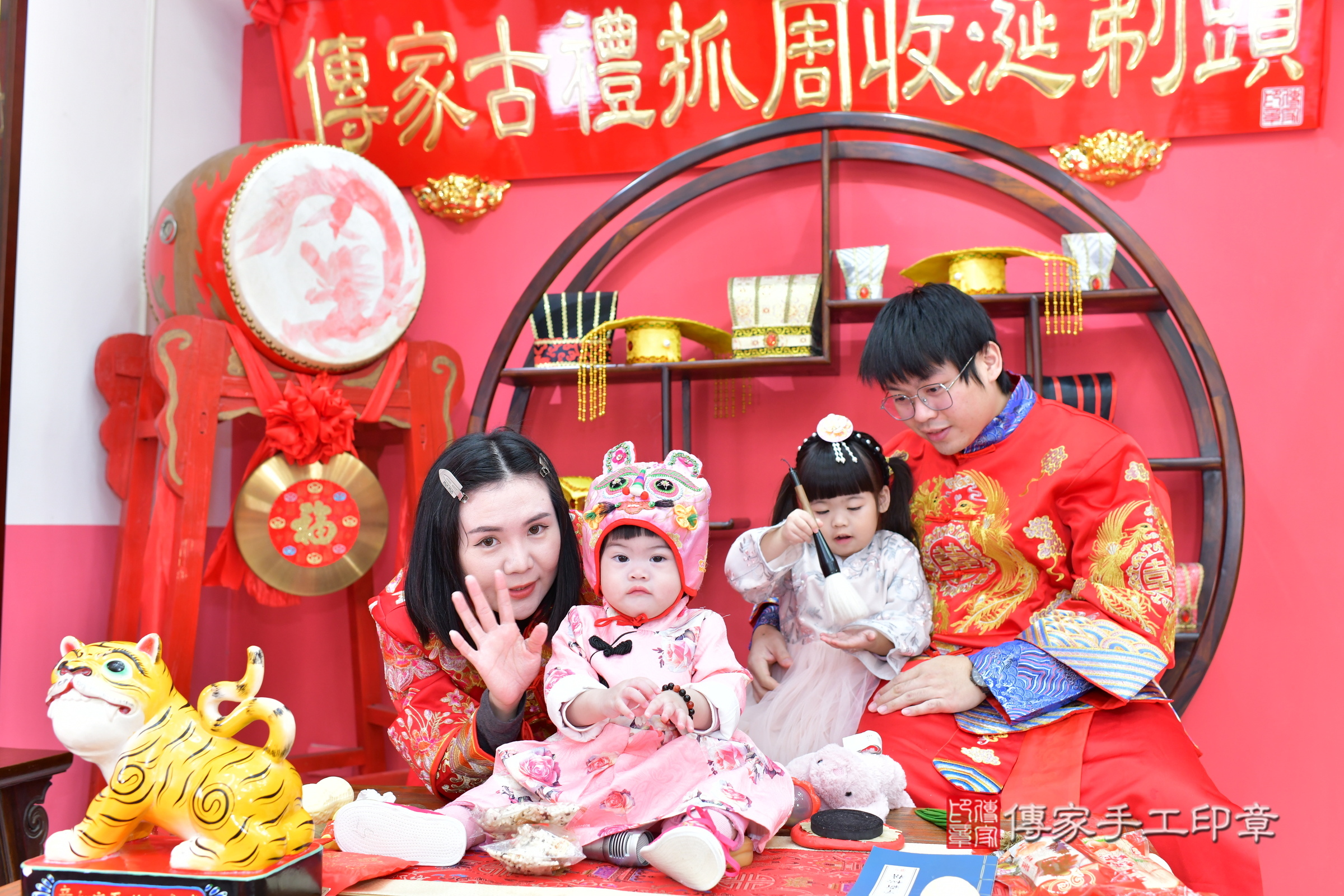 台中市北區小婕寶寶抓周推薦:傳家台中店抓周度脺中國風會場,嬰兒古禮抓周流程儀式吉祥話、抓周道具物品24種、拍照。抓周證書。2024.12.29,照片13 台中市北區小婕寶寶抓周推薦:傳家台中店抓周度脺中國風會場,嬰兒古禮抓周流程儀式吉祥話、抓周道具物品24種、拍照。抓周證書。2024.12.29,照片13