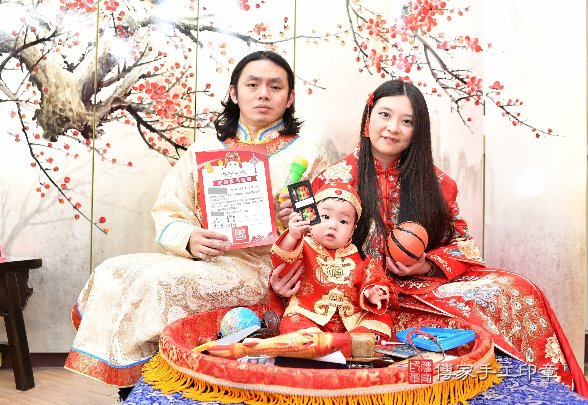 新北市永和區晏晏寶寶抓周推薦:傳家新北店抓周度脺中國風會場,嬰兒古禮抓周流程儀式吉祥話、抓周道具物品24種、拍照。抓周證書。2025.3.22,照片11 新北市永和區晏晏寶寶抓周推薦:傳家新北店抓周度脺中國風會場,嬰兒古禮抓周流程儀式吉祥話、抓周道具物品24種、拍照。抓周證書。2025.3.22,照片11