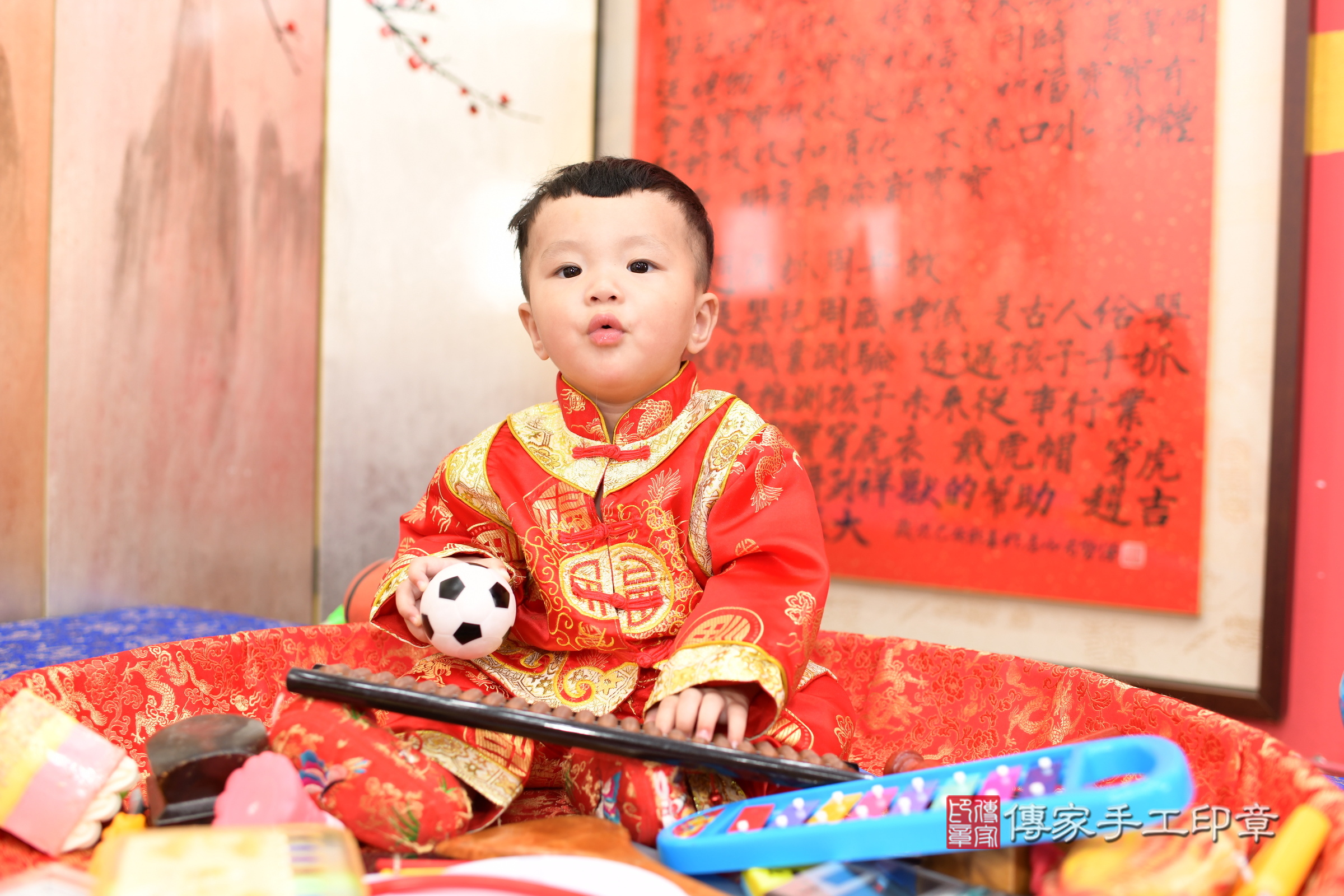 新北市永和區小競寶寶抓周推薦:傳家新北店抓周度脺中國風會場,嬰兒古禮抓周流程儀式吉祥話、抓周道具物品24種、拍照。抓周證書。2025.3.28,照片12 新北市永和區小競寶寶抓周推薦:傳家新北店抓周度脺中國風會場,嬰兒古禮抓周流程儀式吉祥話、抓周道具物品24種、拍照。抓周證書。2025.3.28,照片12