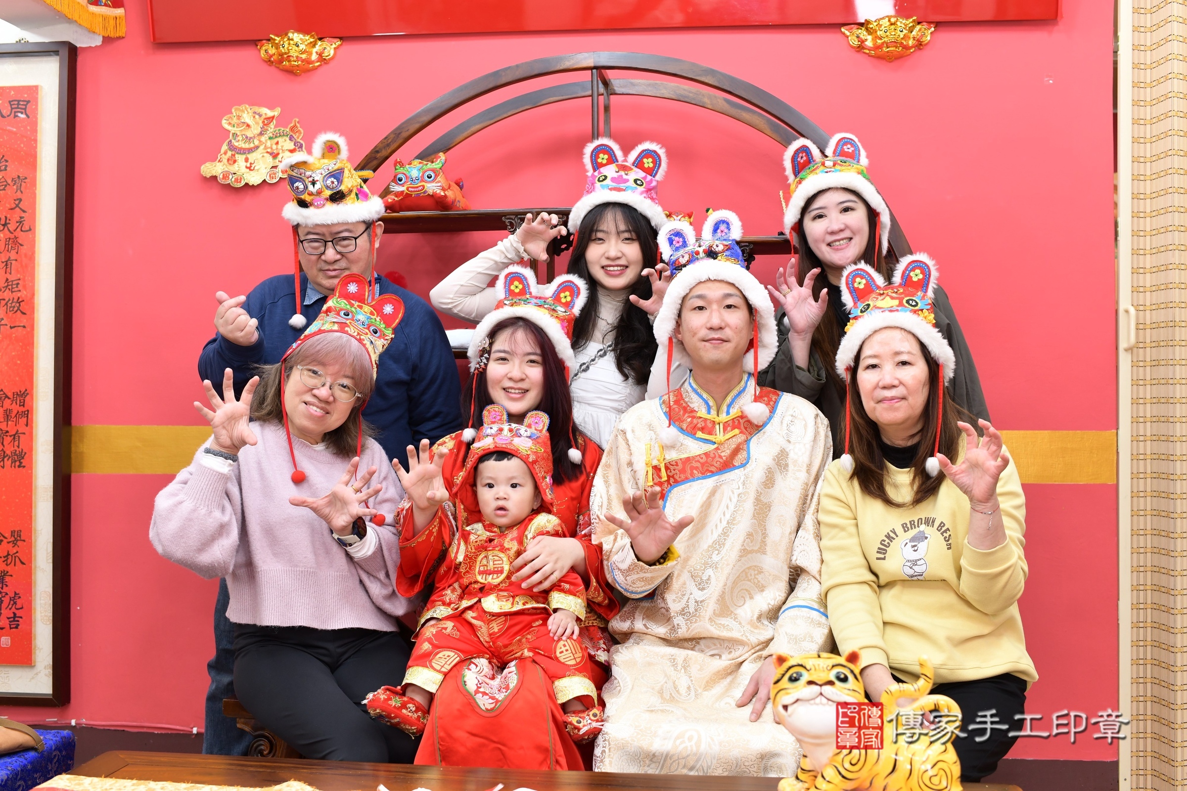 新北市永和區小競寶寶抓周推薦:傳家新北店抓周度脺中國風會場,嬰兒古禮抓周流程儀式吉祥話、抓周道具物品24種、拍照。抓周證書。2025.3.28,照片16 新北市永和區小競寶寶抓周推薦:傳家新北店抓周度脺中國風會場,嬰兒古禮抓周流程儀式吉祥話、抓周道具物品24種、拍照。抓周證書。2025.3.28,照片16