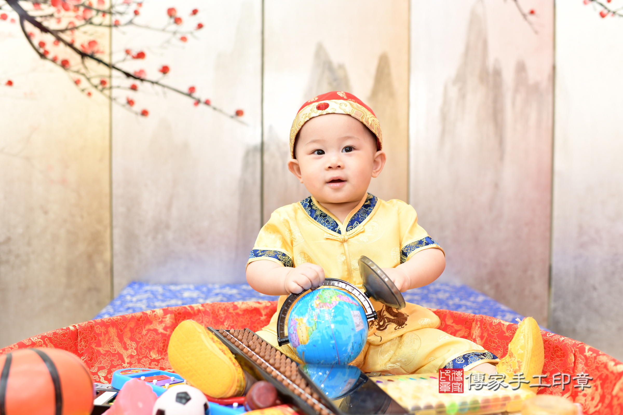 新北市永和區淏淏寶寶抓周推薦:傳家新北店抓周度脺中國風會場,嬰兒古禮抓周流程儀式吉祥話、抓周道具物品24種、拍照。抓周證書。2025.3.28,照片10 新北市永和區淏淏寶寶抓周推薦:傳家新北店抓周度脺中國風會場,嬰兒古禮抓周流程儀式吉祥話、抓周道具物品24種、拍照。抓周證書。2025.3.28,照片10