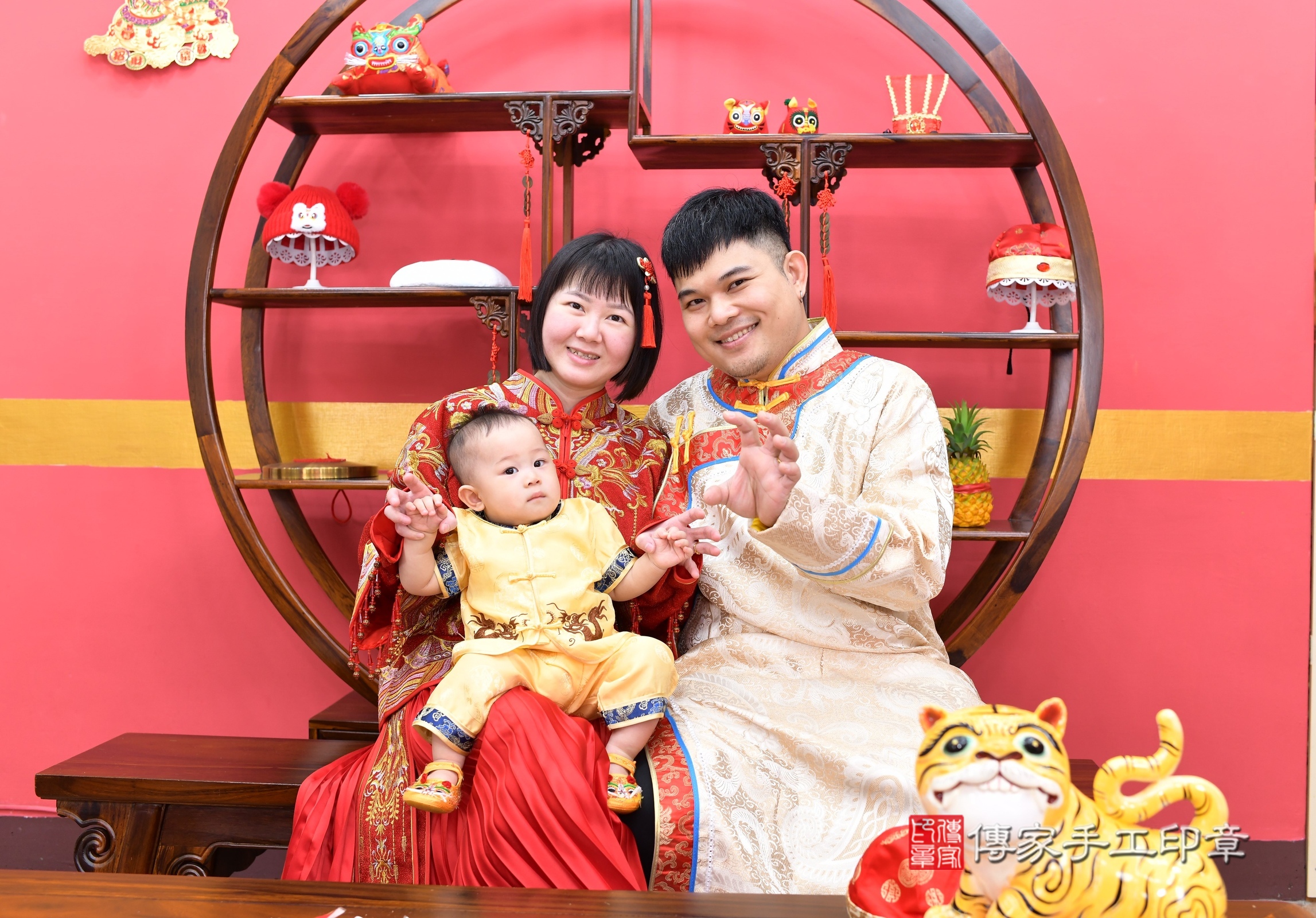 新北市永和區淏淏寶寶抓周推薦:傳家新北店抓周度脺中國風會場,嬰兒古禮抓周流程儀式吉祥話、抓周道具物品24種、拍照。抓周證書。2025.3.28,照片4 新北市永和區淏淏寶寶抓周推薦:傳家新北店抓周度脺中國風會場,嬰兒古禮抓周流程儀式吉祥話、抓周道具物品24種、拍照。抓周證書。2025.3.28,照片4