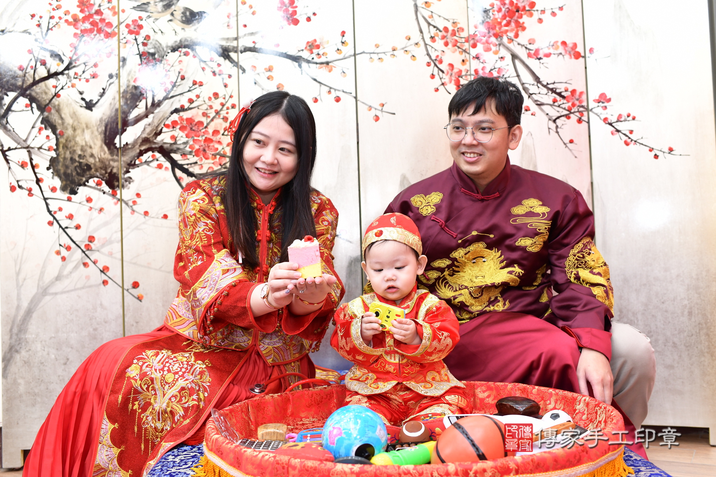 新北市永和區睿睿寶寶抓周推薦:傳家新北店抓周度脺中國風會場,嬰兒古禮抓周流程儀式吉祥話、抓周道具物品24種、拍照。抓周證書。2025.3.30,照片8 新北市永和區睿睿寶寶抓周推薦:傳家新北店抓周度脺中國風會場,嬰兒古禮抓周流程儀式吉祥話、抓周道具物品24種、拍照。抓周證書。2025.3.30,照片8