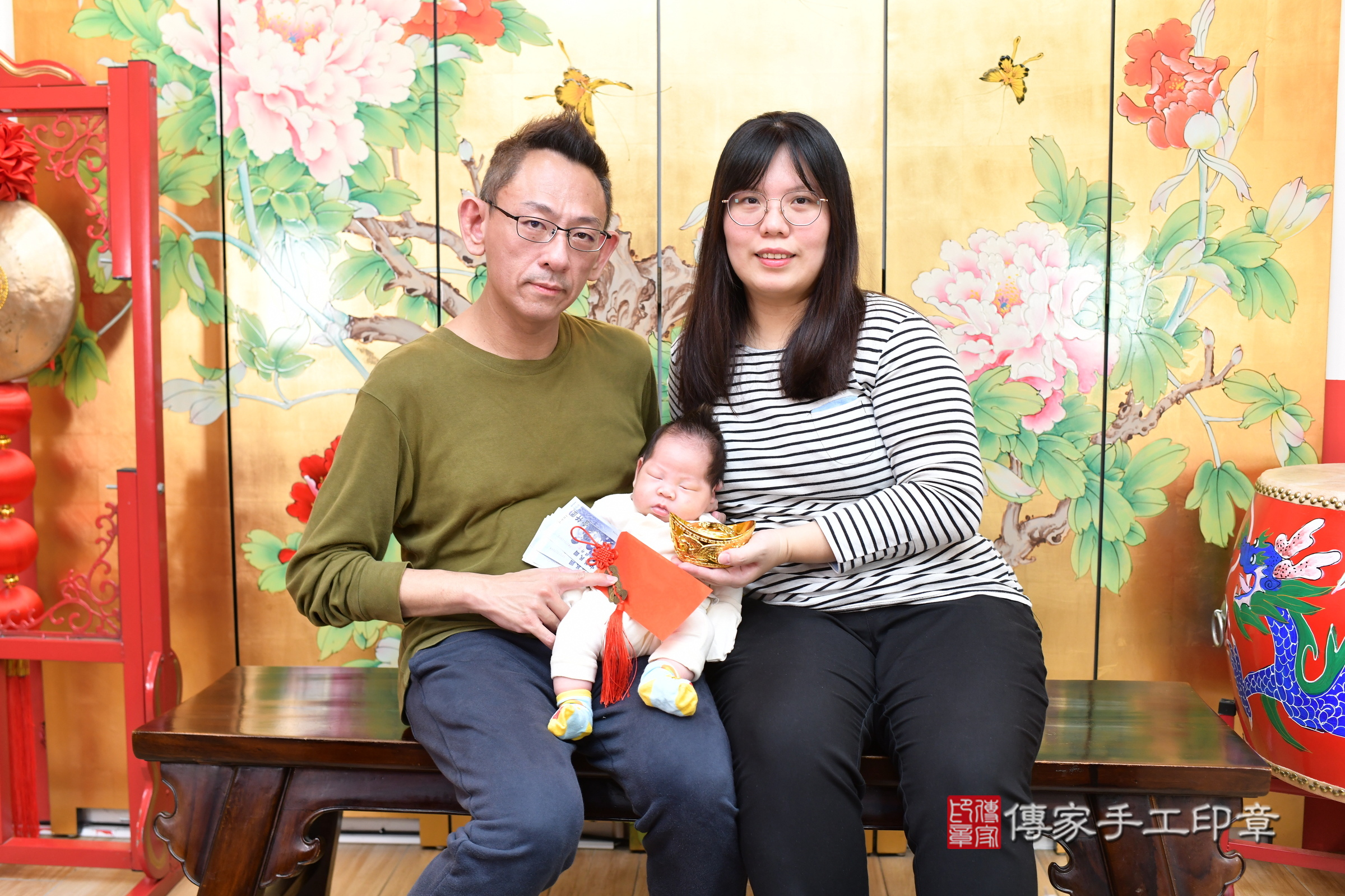 軒軒寶寶(台北市大同區嬰兒寶寶滿月剃頭理髮、嬰兒剃胎毛儀式吉祥話)。中國風會場，爸媽寶貝穿「日中韓」古裝禮服。專業拍照、證書。★購買「臍帶章、肚臍章、胎毛筆刷印章」贈送：剃頭、收涎、抓周，三選一。2025.3.11，照片21