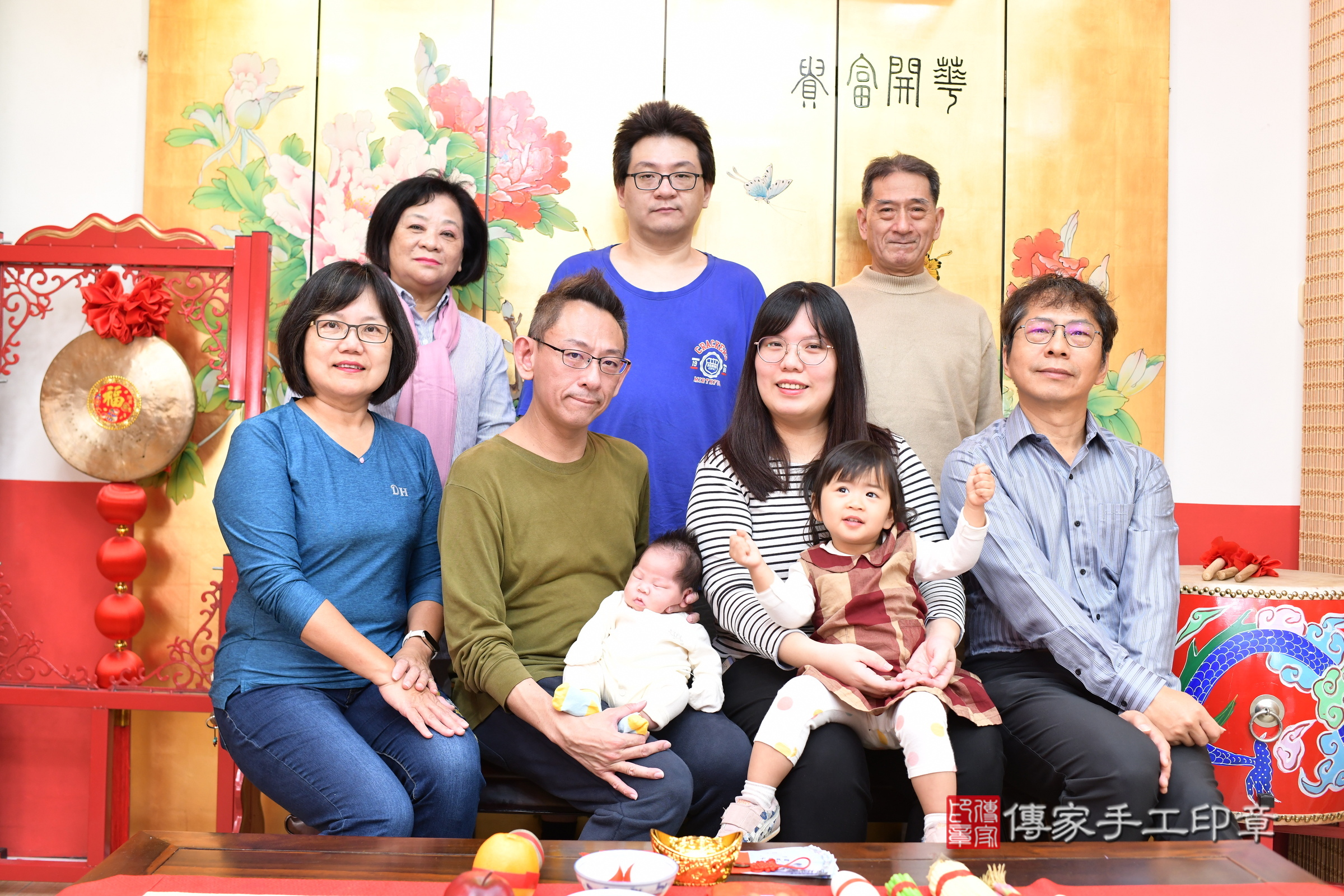 軒軒寶寶(台北市大同區嬰兒寶寶滿月剃頭理髮、嬰兒剃胎毛儀式吉祥話)。中國風會場，爸媽寶貝穿「日中韓」古裝禮服。專業拍照、證書。★購買「臍帶章、肚臍章、胎毛筆刷印章」贈送：剃頭、收涎、抓周，三選一。2025.3.11，照片7