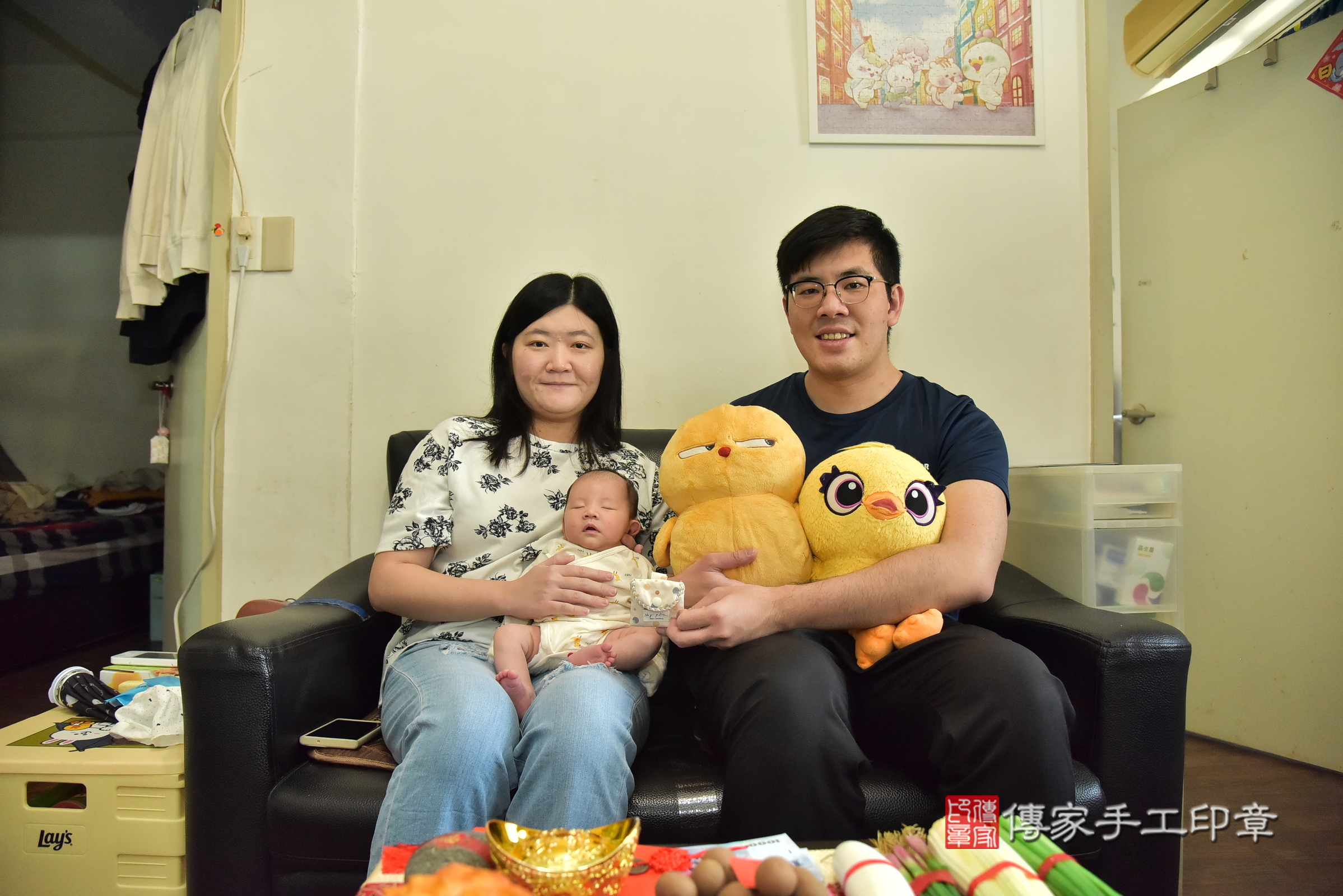 辰辰寶寶(台北市大同區到府嬰兒辰辰寶寶滿月剃頭理髮、到府嬰兒剃胎毛儀式吉祥話)。到府剃頭剃胎毛主持、專業拍照、證書。★購買「臍帶章、肚臍章、胎毛筆刷印章」贈送：剃頭、收涎、抓周，三選一。2025.3.25，照片2