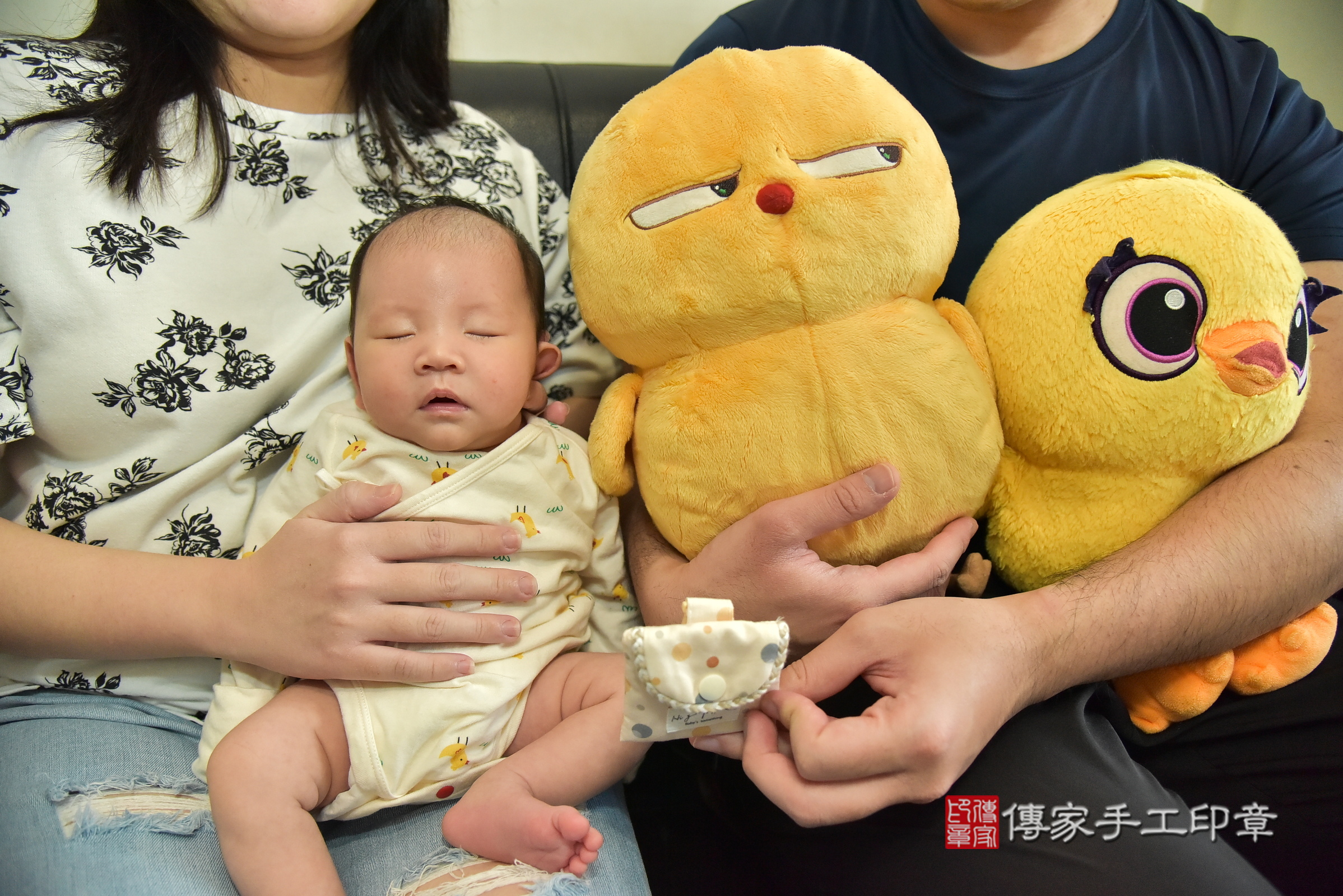 辰辰寶寶(台北市大同區到府嬰兒辰辰寶寶滿月剃頭理髮、到府嬰兒剃胎毛儀式吉祥話)。到府剃頭剃胎毛主持、專業拍照、證書。★購買「臍帶章、肚臍章、胎毛筆刷印章」贈送：剃頭、收涎、抓周，三選一。2025.3.25，照片1