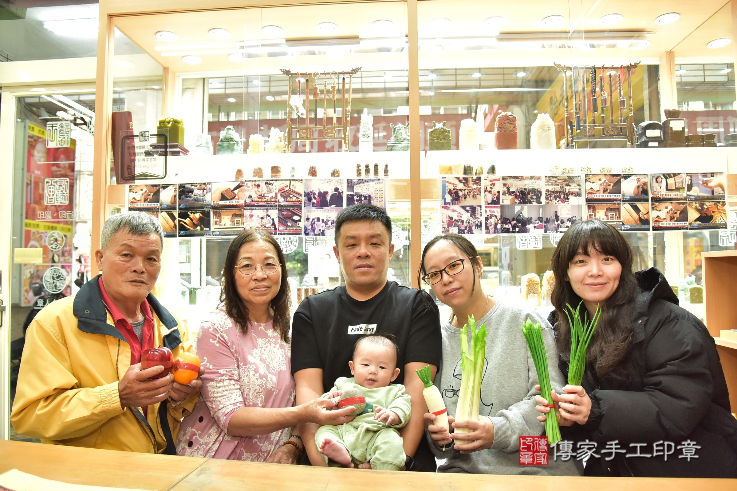 陞陞寶寶(新北市永和區嬰兒寶寶滿月剃頭理髮、嬰兒剃胎毛儀式吉祥話)。中國風會場，爸媽寶貝穿「日中韓」古裝禮服。專業拍照、證書。★購買「臍帶章、肚臍章、胎毛筆刷印章」贈送：剃頭、收涎、抓周，三選一。2025.3.29，照片4