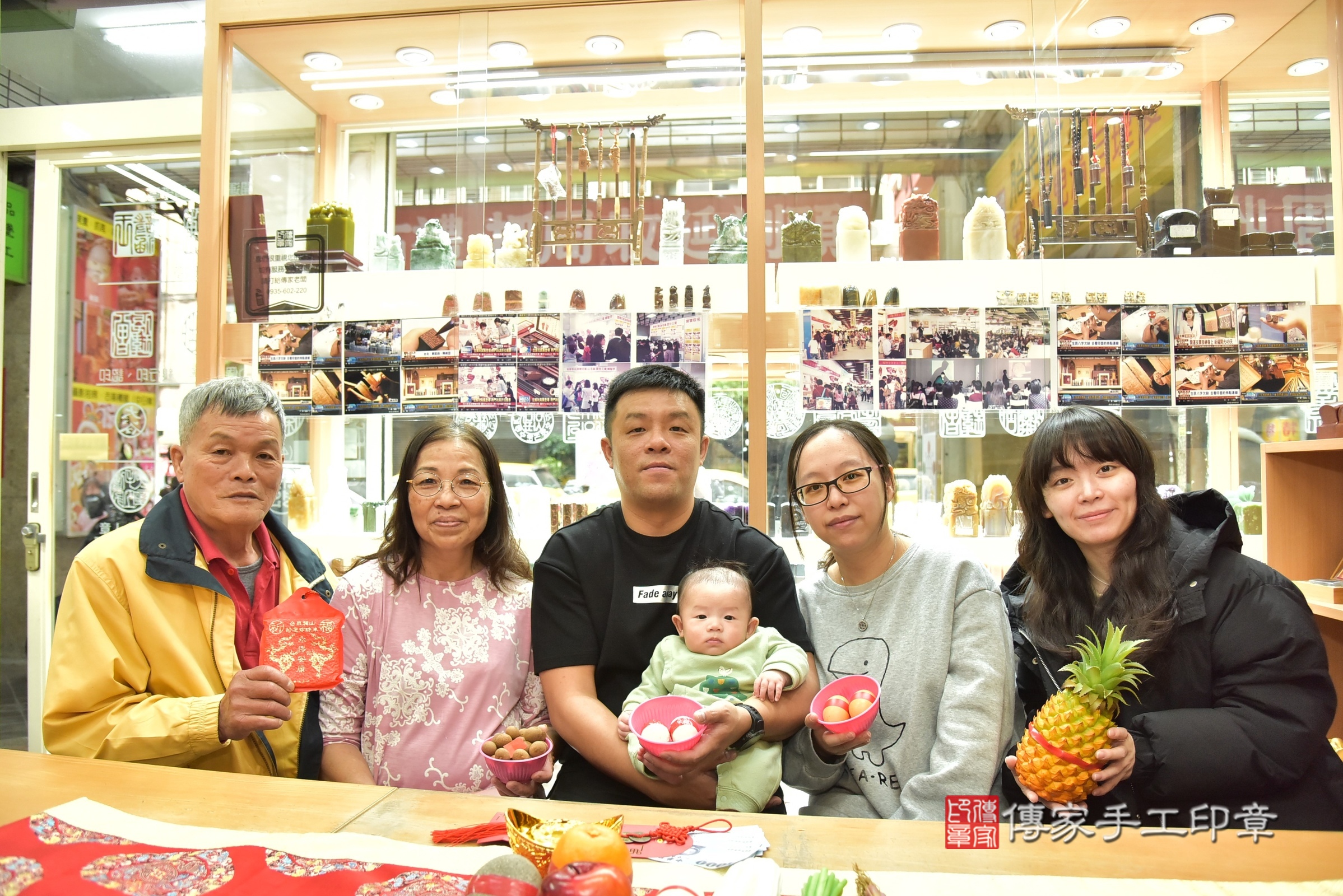 陞陞寶寶(新北市永和區嬰兒寶寶滿月剃頭理髮、嬰兒剃胎毛儀式吉祥話)。中國風會場，爸媽寶貝穿「日中韓」古裝禮服。專業拍照、證書。★購買「臍帶章、肚臍章、胎毛筆刷印章」贈送：剃頭、收涎、抓周，三選一。2025.3.29，照片3