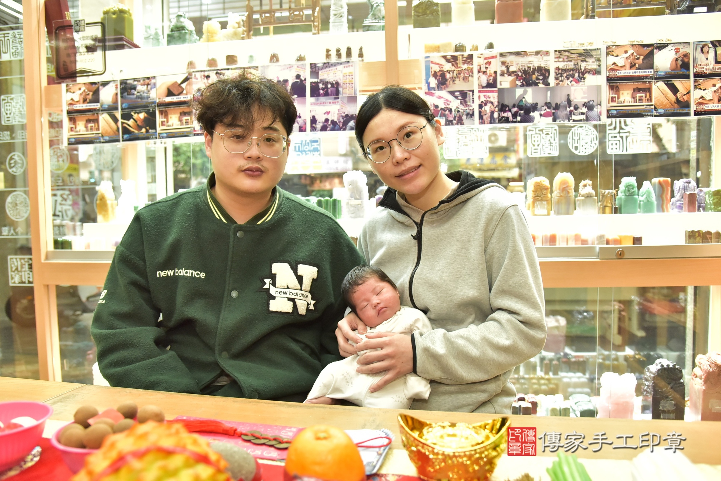 熙熙寶寶(新北市永和區嬰兒寶寶滿月剃頭理髮、嬰兒剃胎毛儀式吉祥話)。中國風會場，爸媽寶貝穿「日中韓」古裝禮服。專業拍照、證書。★購買「臍帶章、肚臍章、胎毛筆刷印章」贈送：剃頭、收涎、抓周，三選一。2025.3.29，照片1