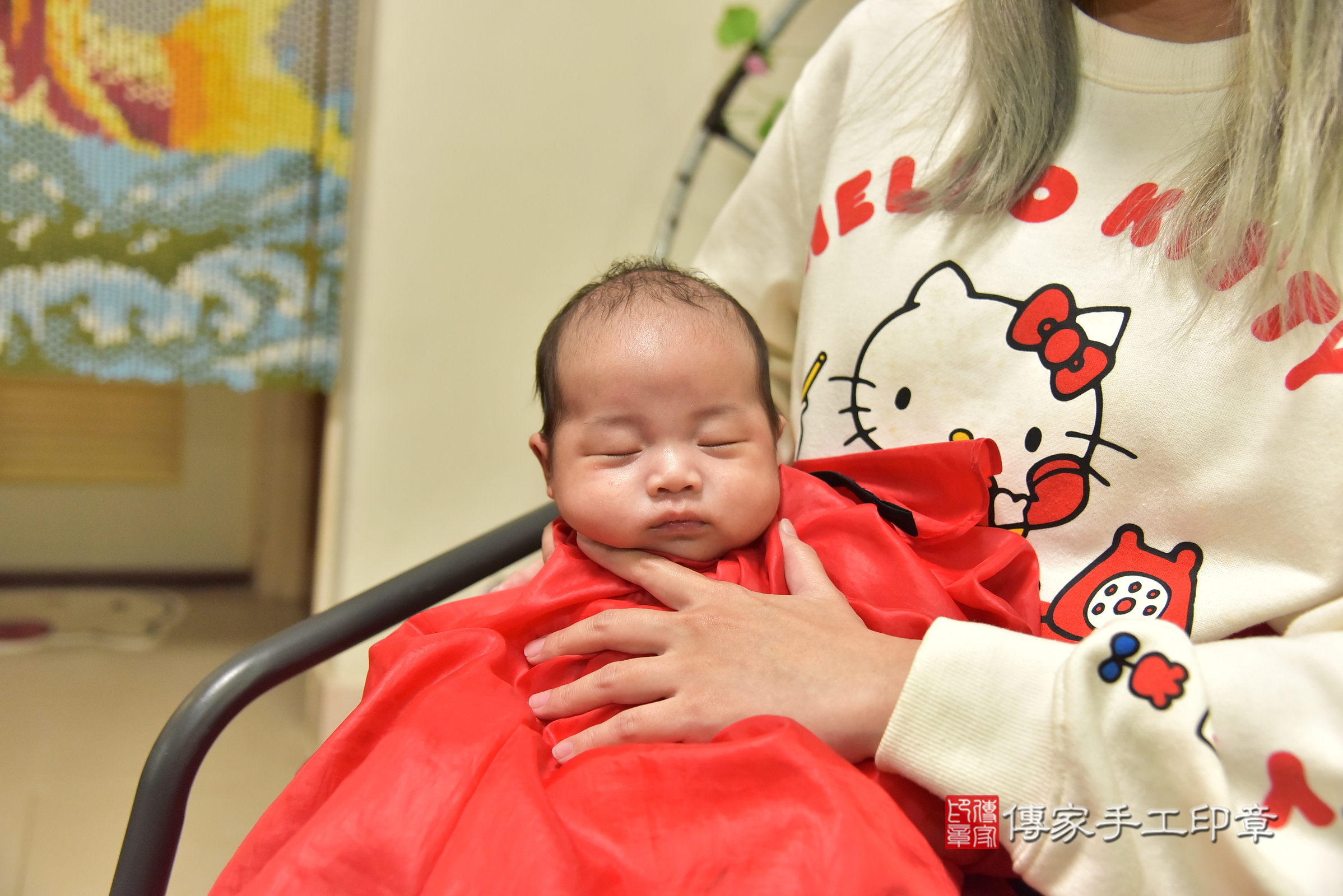 宸宸寶寶(新北市中和區到府嬰兒宸宸寶寶滿月剃頭理髮、到府嬰兒剃胎毛儀式吉祥話)。到府剃頭剃胎毛主持、專業拍照、證書。★購買「臍帶章、肚臍章、胎毛筆刷印章」贈送：剃頭、收涎、抓周，三選一。2025.3.27，照片11