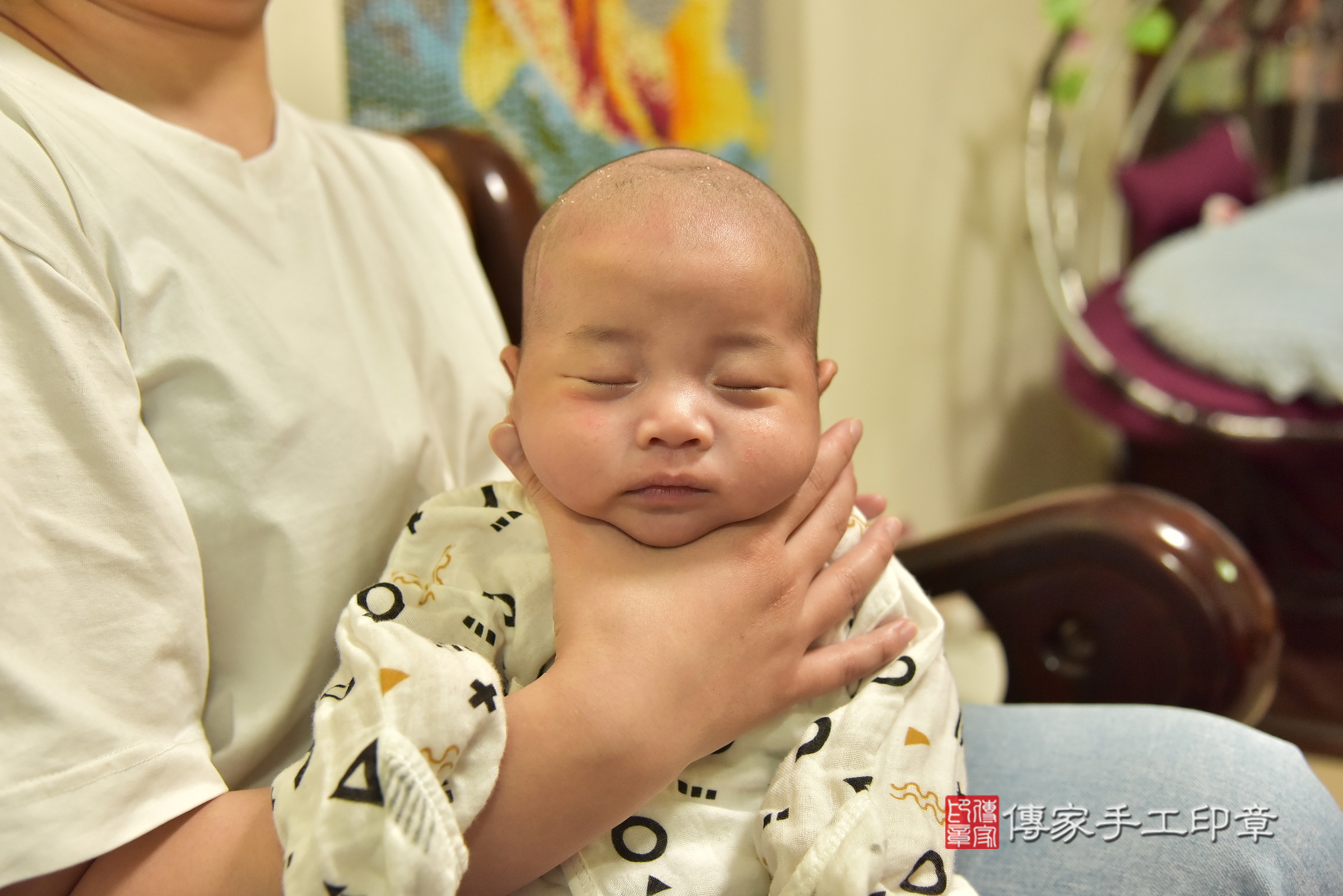 宸宸寶寶(新北市中和區到府嬰兒宸宸寶寶滿月剃頭理髮、到府嬰兒剃胎毛儀式吉祥話)。到府剃頭剃胎毛主持、專業拍照、證書。★購買「臍帶章、肚臍章、胎毛筆刷印章」贈送：剃頭、收涎、抓周，三選一。2025.3.27，照片13