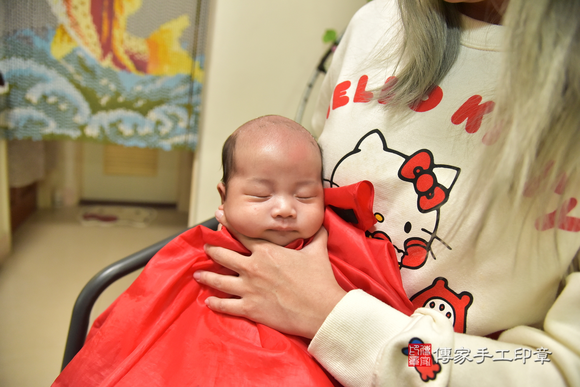 宸宸寶寶(新北市中和區到府嬰兒宸宸寶寶滿月剃頭理髮、到府嬰兒剃胎毛儀式吉祥話)。到府剃頭剃胎毛主持、專業拍照、證書。★購買「臍帶章、肚臍章、胎毛筆刷印章」贈送：剃頭、收涎、抓周，三選一。2025.3.27，照片12