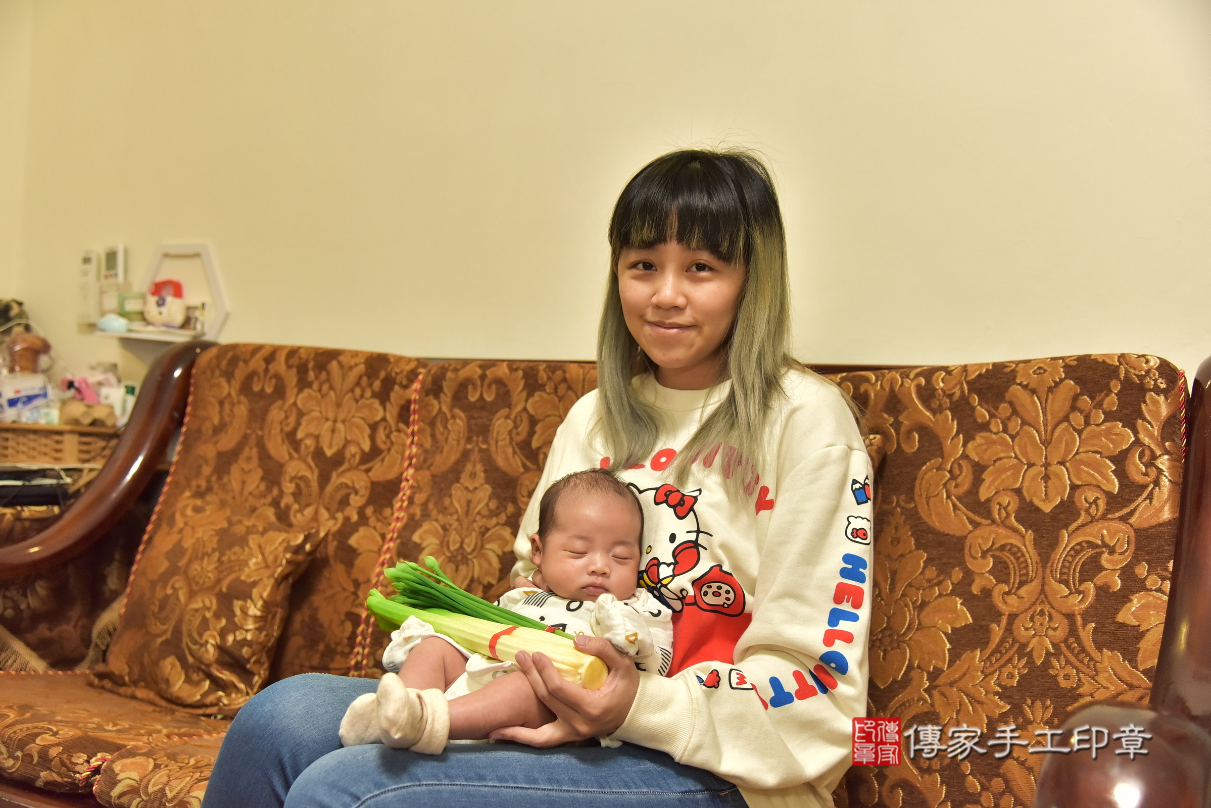宸宸寶寶(新北市中和區到府嬰兒宸宸寶寶滿月剃頭理髮、到府嬰兒剃胎毛儀式吉祥話)。到府剃頭剃胎毛主持、專業拍照、證書。★購買「臍帶章、肚臍章、胎毛筆刷印章」贈送：剃頭、收涎、抓周，三選一。2025.3.27，照片9