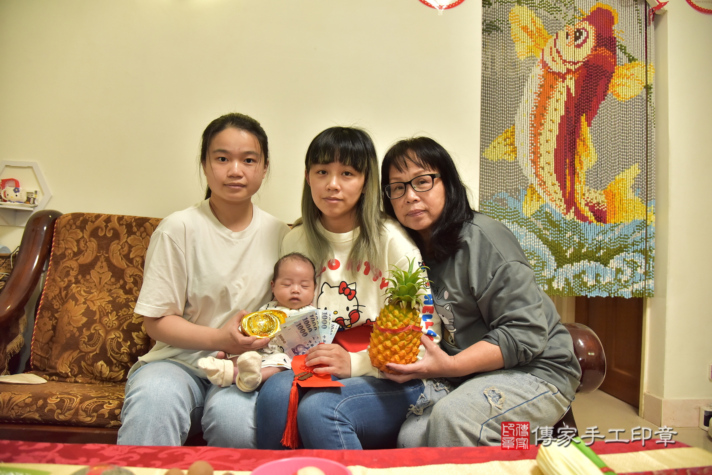宸宸寶寶(新北市中和區到府嬰兒宸宸寶寶滿月剃頭理髮、到府嬰兒剃胎毛儀式吉祥話)。到府剃頭剃胎毛主持、專業拍照、證書。★購買「臍帶章、肚臍章、胎毛筆刷印章」贈送：剃頭、收涎、抓周，三選一。2025.3.27，照片7