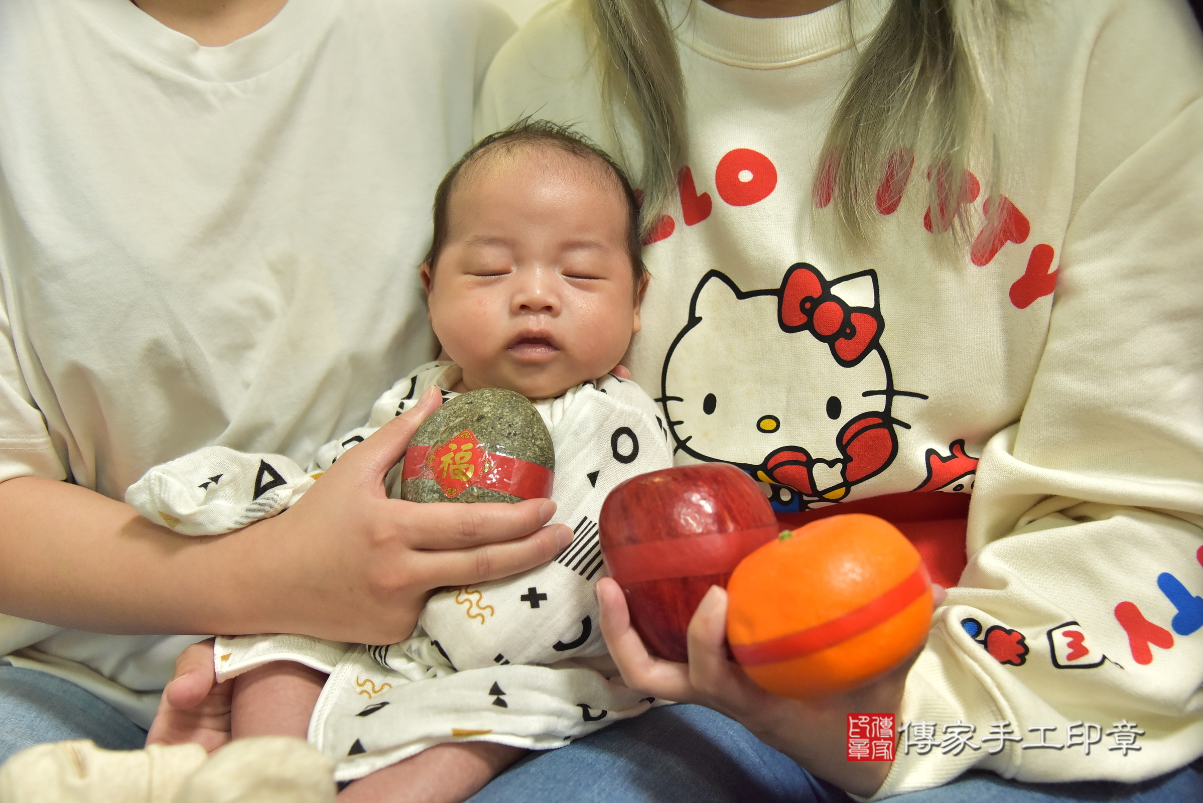 宸宸寶寶(新北市中和區到府嬰兒宸宸寶寶滿月剃頭理髮、到府嬰兒剃胎毛儀式吉祥話)。到府剃頭剃胎毛主持、專業拍照、證書。★購買「臍帶章、肚臍章、胎毛筆刷印章」贈送：剃頭、收涎、抓周，三選一。2025.3.27，照片5
