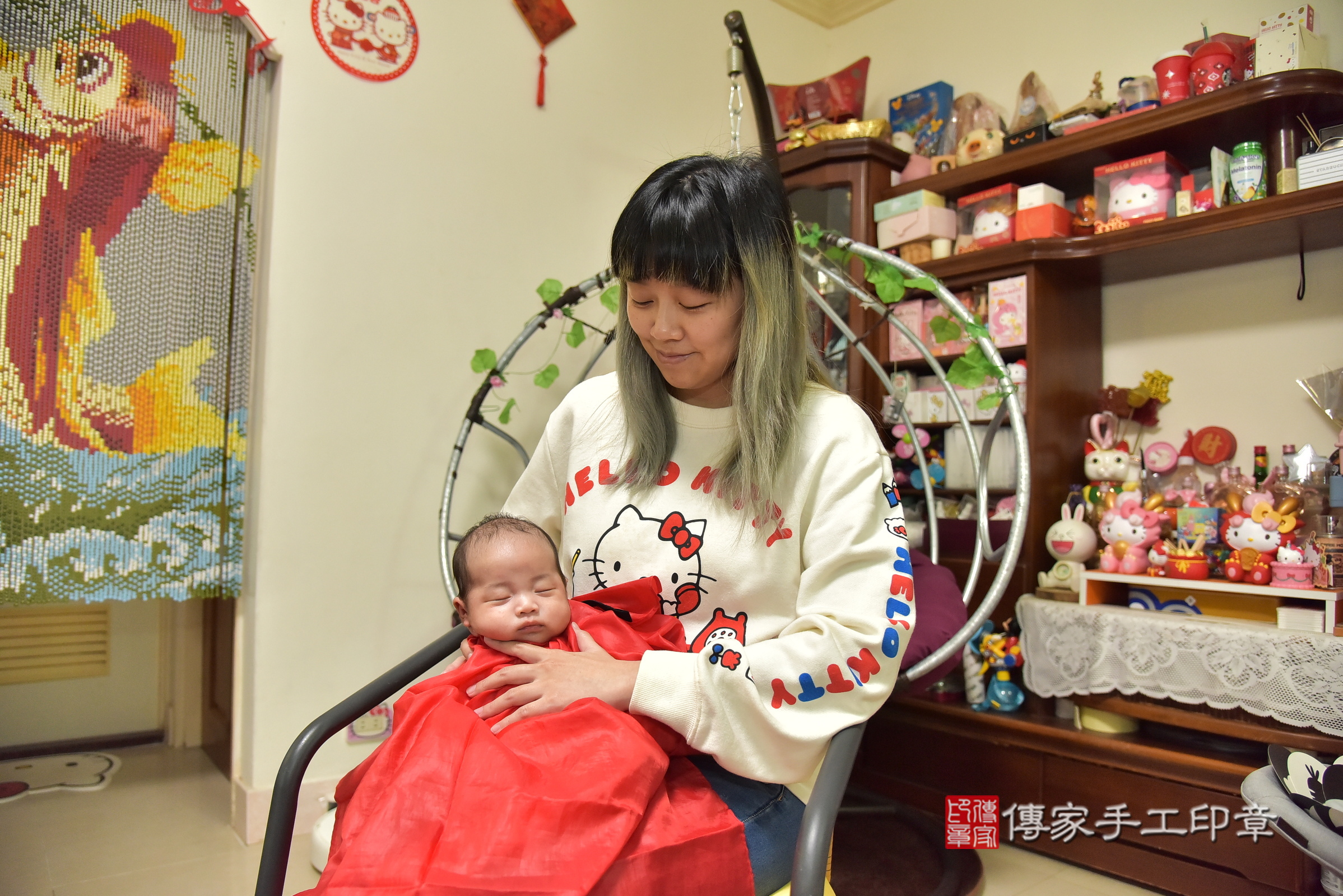 宸宸寶寶(新北市中和區到府嬰兒宸宸寶寶滿月剃頭理髮、到府嬰兒剃胎毛儀式吉祥話)。到府剃頭剃胎毛主持、專業拍照、證書。★購買「臍帶章、肚臍章、胎毛筆刷印章」贈送：剃頭、收涎、抓周，三選一。2025.3.27，照片10