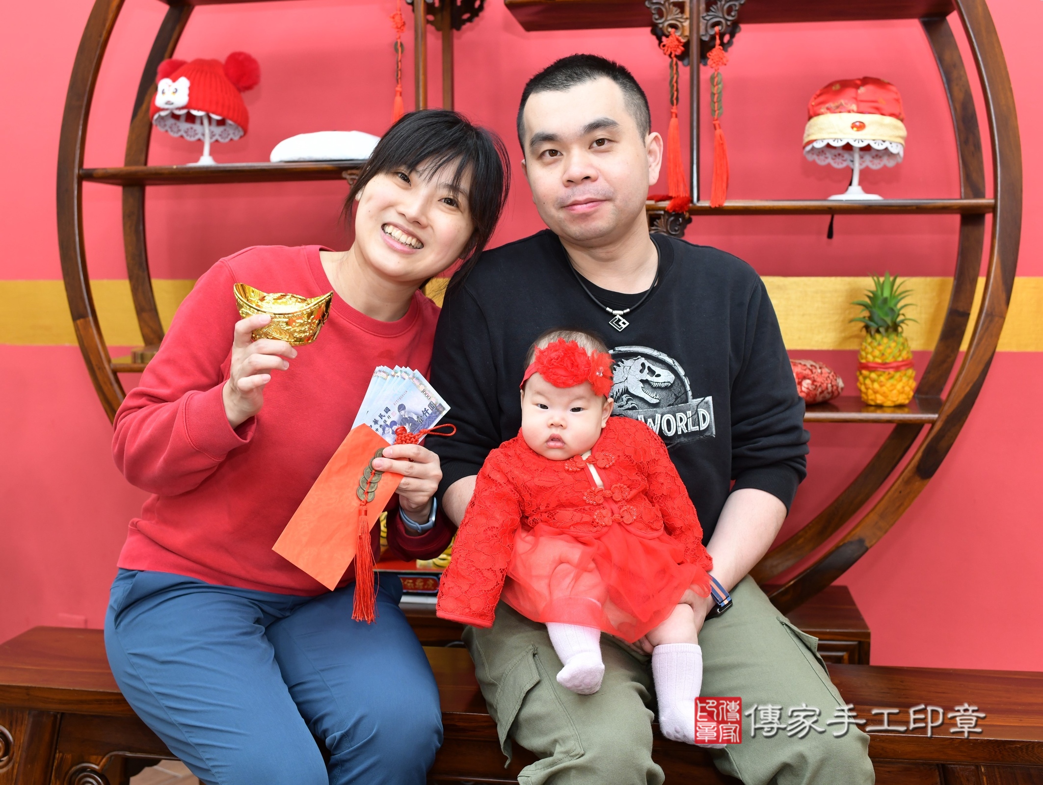 小曦寶寶(新北市永和區嬰兒寶寶滿月剃頭理髮、嬰兒剃胎毛儀式吉祥話)。中國風會場，爸媽寶貝穿「日中韓」古裝禮服。專業拍照、證書。★購買「臍帶章、肚臍章、胎毛筆刷印章」贈送：剃頭、收涎、抓周，三選一。2025.3.29，照片10