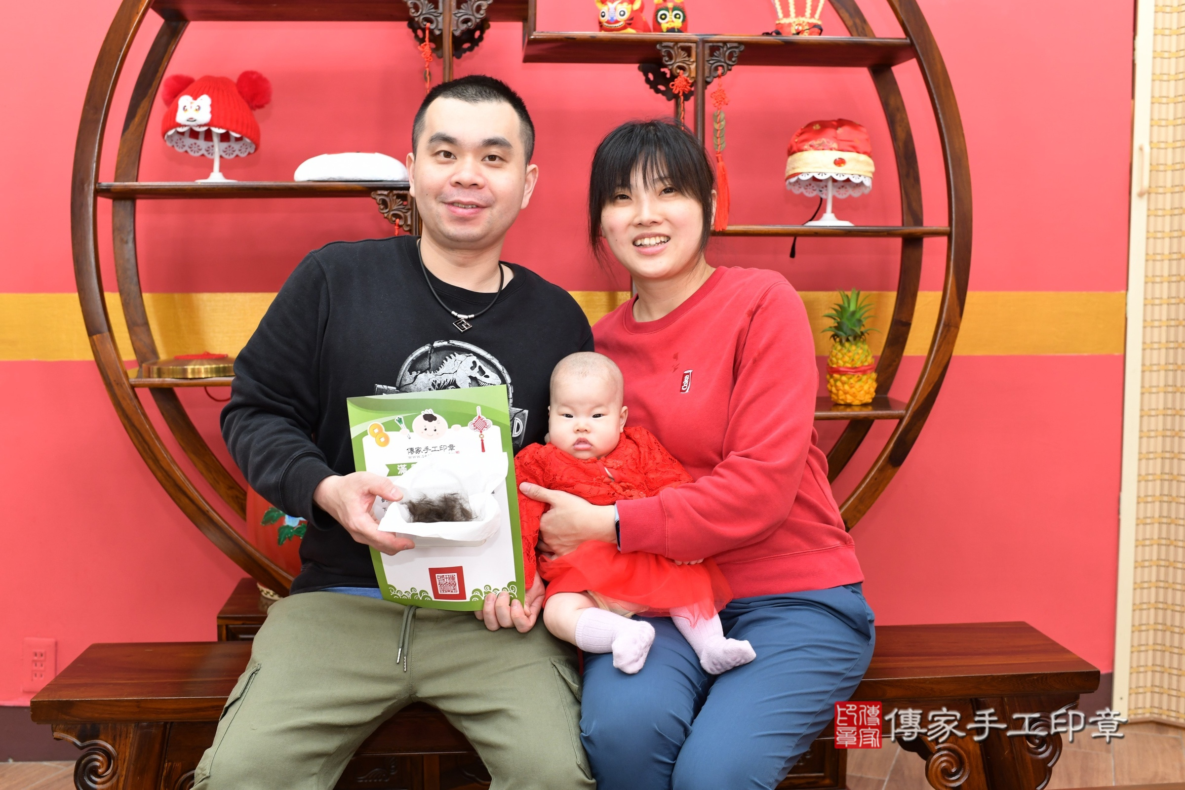 小曦寶寶(新北市永和區嬰兒寶寶滿月剃頭理髮、嬰兒剃胎毛儀式吉祥話)。中國風會場，爸媽寶貝穿「日中韓」古裝禮服。專業拍照、證書。★購買「臍帶章、肚臍章、胎毛筆刷印章」贈送：剃頭、收涎、抓周，三選一。2025.3.29，照片14