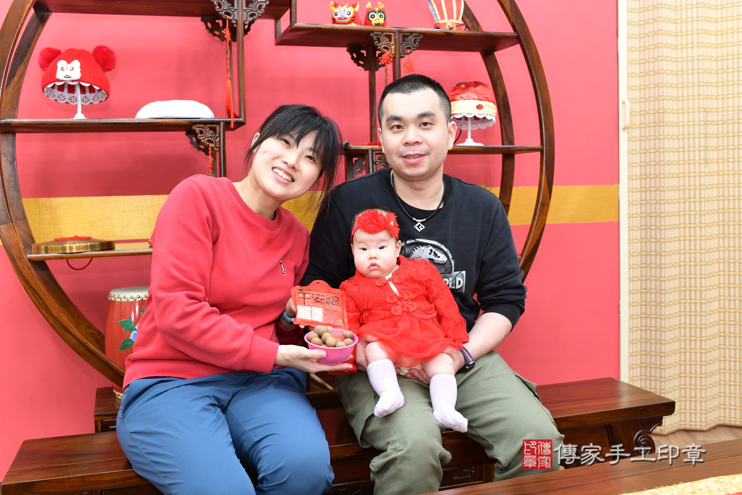 小曦寶寶(新北市永和區嬰兒寶寶滿月剃頭理髮、嬰兒剃胎毛儀式吉祥話)。中國風會場，爸媽寶貝穿「日中韓」古裝禮服。專業拍照、證書。★購買「臍帶章、肚臍章、胎毛筆刷印章」贈送：剃頭、收涎、抓周，三選一。2025.3.29，照片5