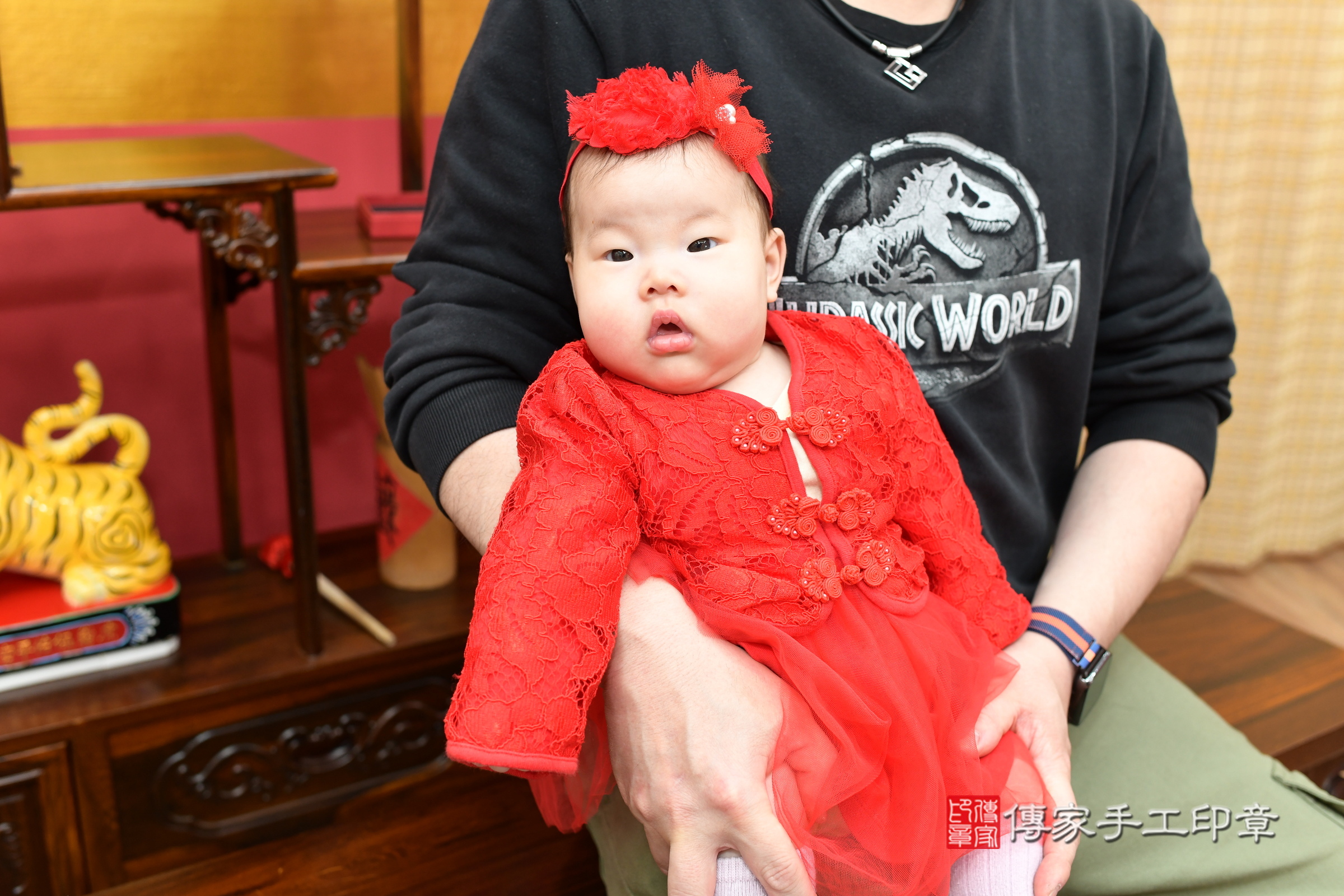 小曦寶寶(新北市永和區嬰兒寶寶滿月剃頭理髮、嬰兒剃胎毛儀式吉祥話)。中國風會場，爸媽寶貝穿「日中韓」古裝禮服。專業拍照、證書。★購買「臍帶章、肚臍章、胎毛筆刷印章」贈送：剃頭、收涎、抓周，三選一。2025.3.29，照片1