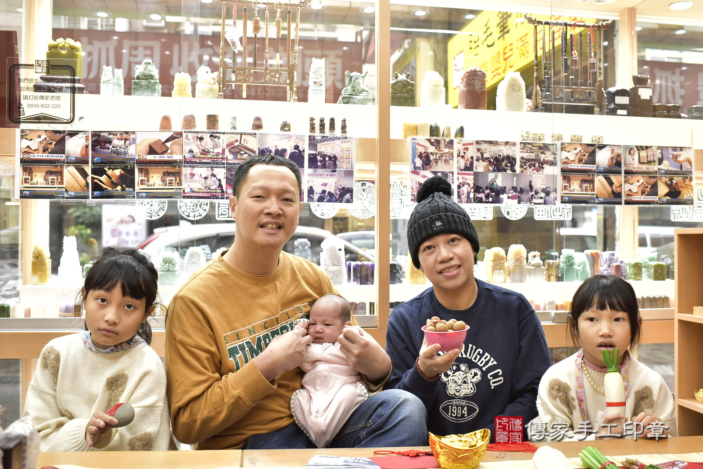 小宇寶寶(新北市永和區嬰兒寶寶滿月剃頭理髮、嬰兒剃胎毛儀式吉祥話)。中國風會場，爸媽寶貝穿「日中韓」古裝禮服。專業拍照、證書。★購買「臍帶章、肚臍章、胎毛筆刷印章」贈送：剃頭、收涎、抓周，三選一。2025.3.30，照片5