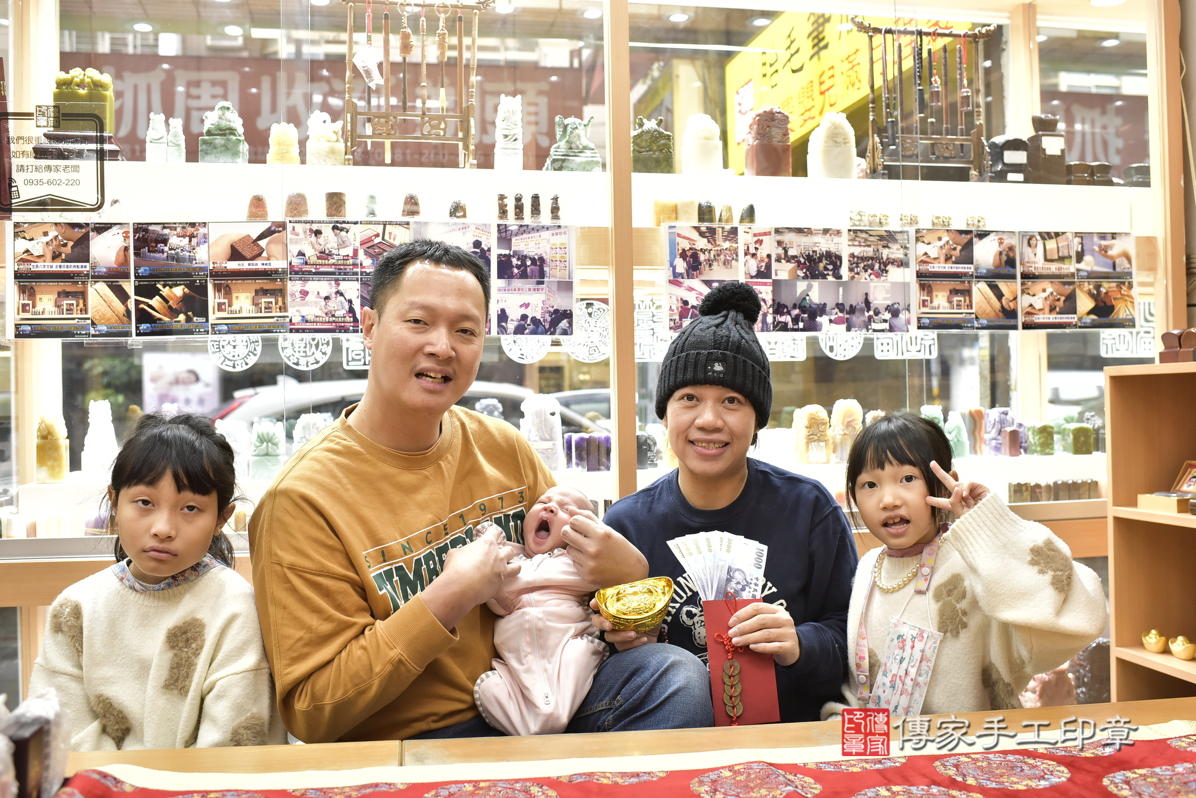 小宇寶寶(新北市永和區嬰兒寶寶滿月剃頭理髮、嬰兒剃胎毛儀式吉祥話)。中國風會場，爸媽寶貝穿「日中韓」古裝禮服。專業拍照、證書。★購買「臍帶章、肚臍章、胎毛筆刷印章」贈送：剃頭、收涎、抓周，三選一。2025.3.30，照片7