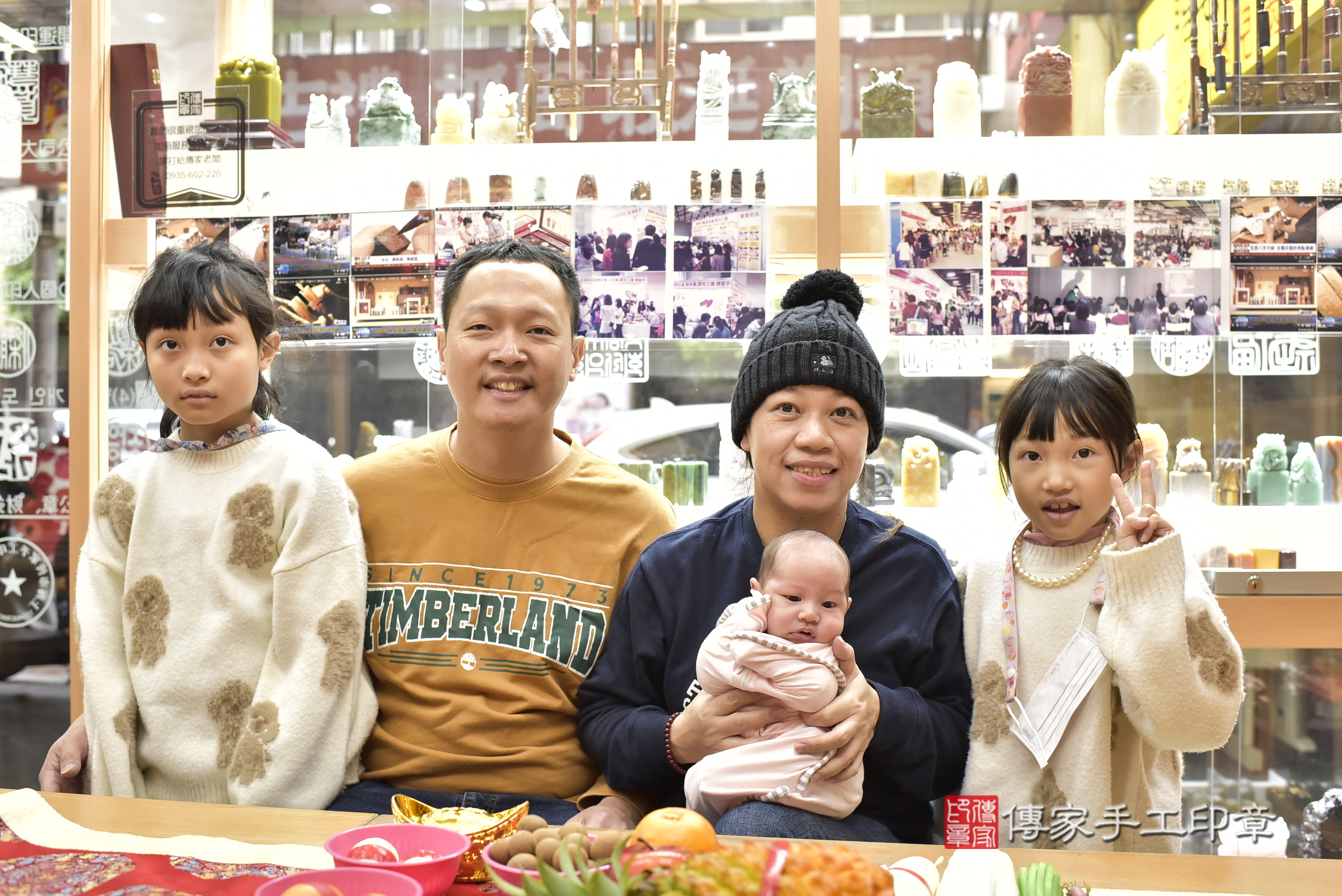 小宇寶寶(新北市永和區嬰兒寶寶滿月剃頭理髮、嬰兒剃胎毛儀式吉祥話)。中國風會場，爸媽寶貝穿「日中韓」古裝禮服。專業拍照、證書。★購買「臍帶章、肚臍章、胎毛筆刷印章」贈送：剃頭、收涎、抓周，三選一。2025.3.30，照片2